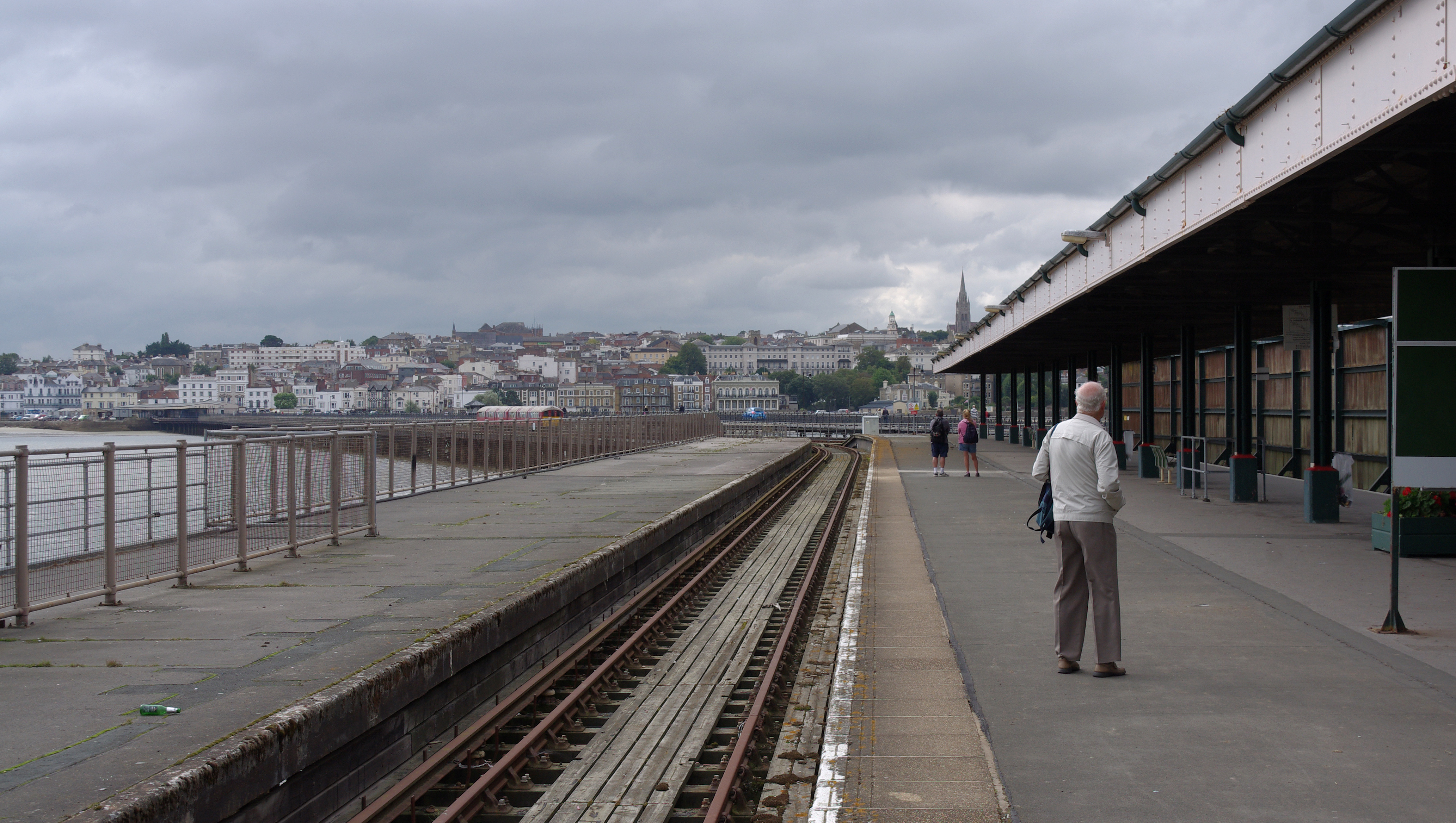 Ryde Pier Head railway station MMB 04 483008