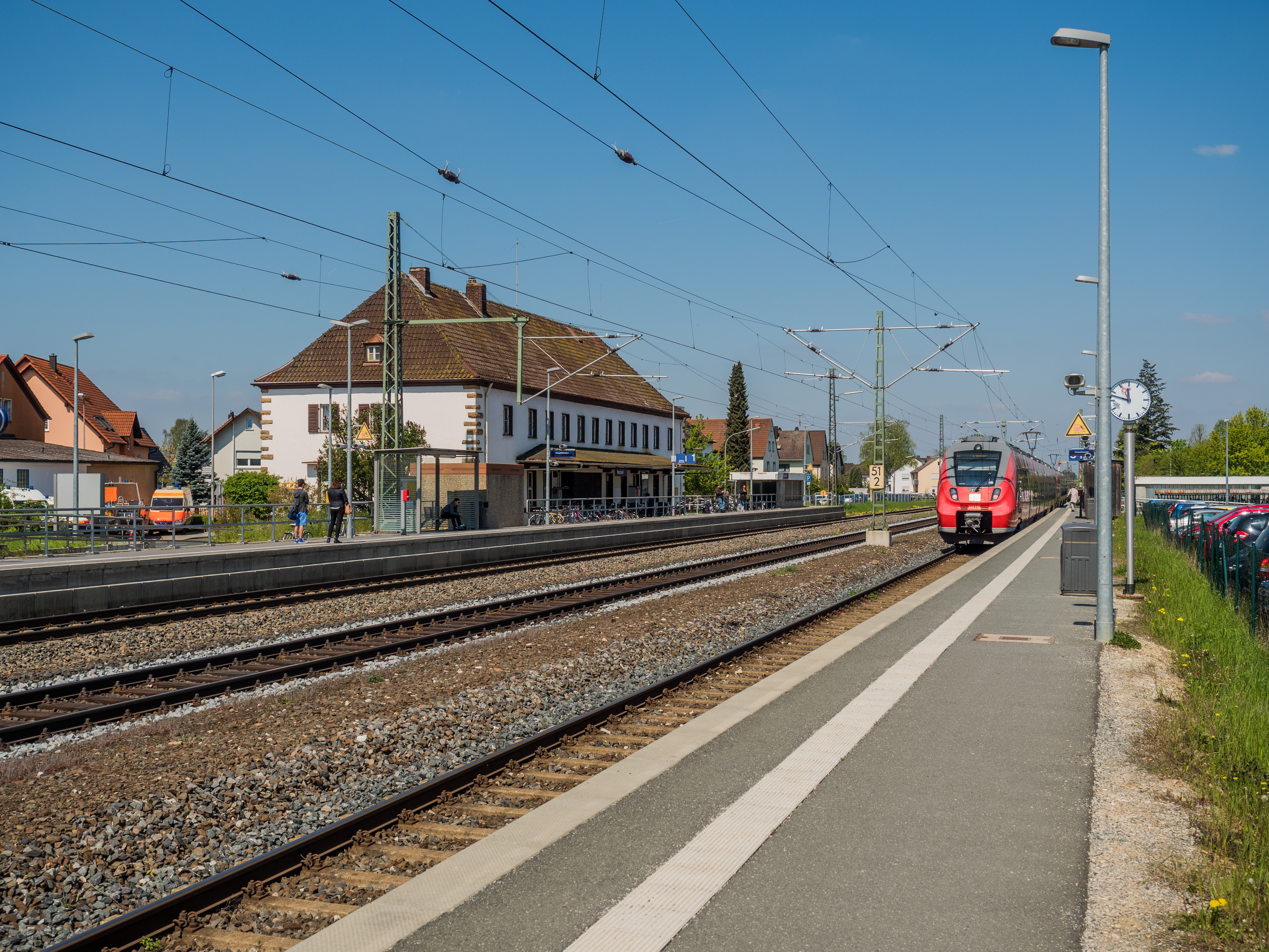 S-Bahn im Bahnhof-Hirschhaid-P5022912