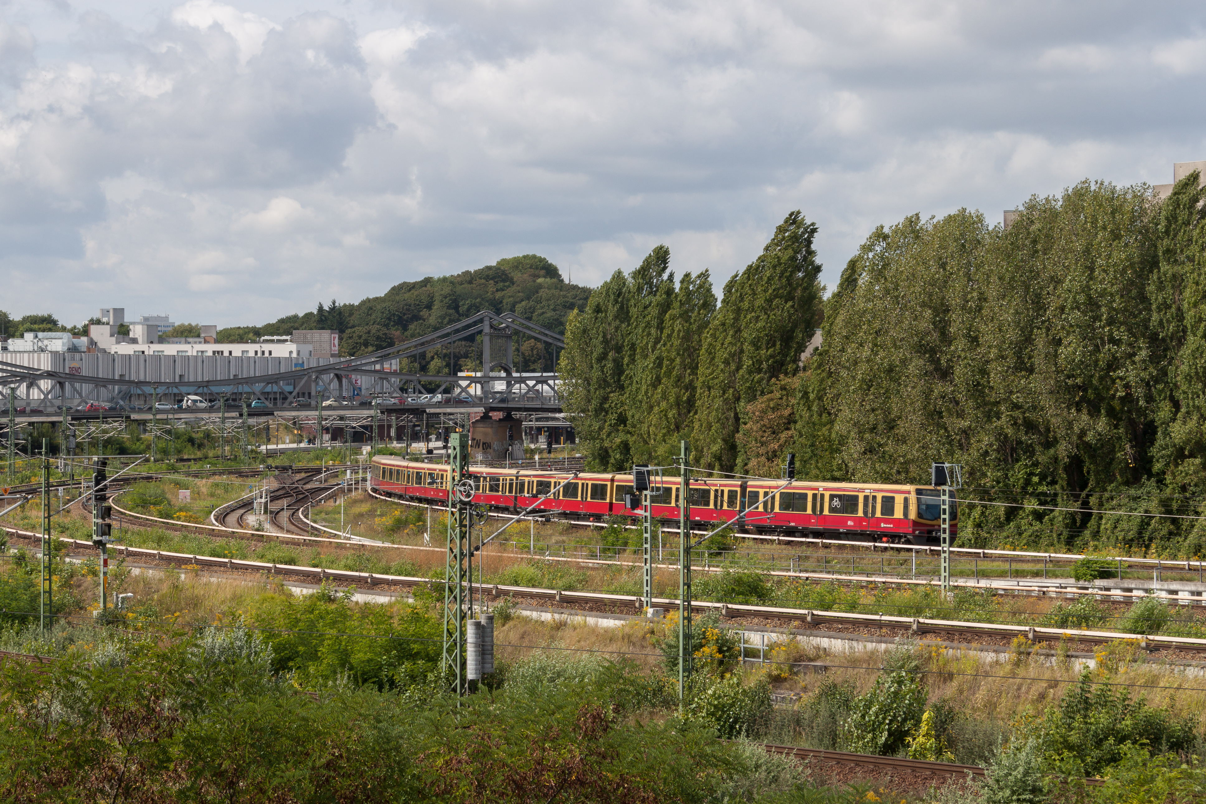 S-Bahn zwischen Gesundbrunnen und Bornholmer Straße Berlin
