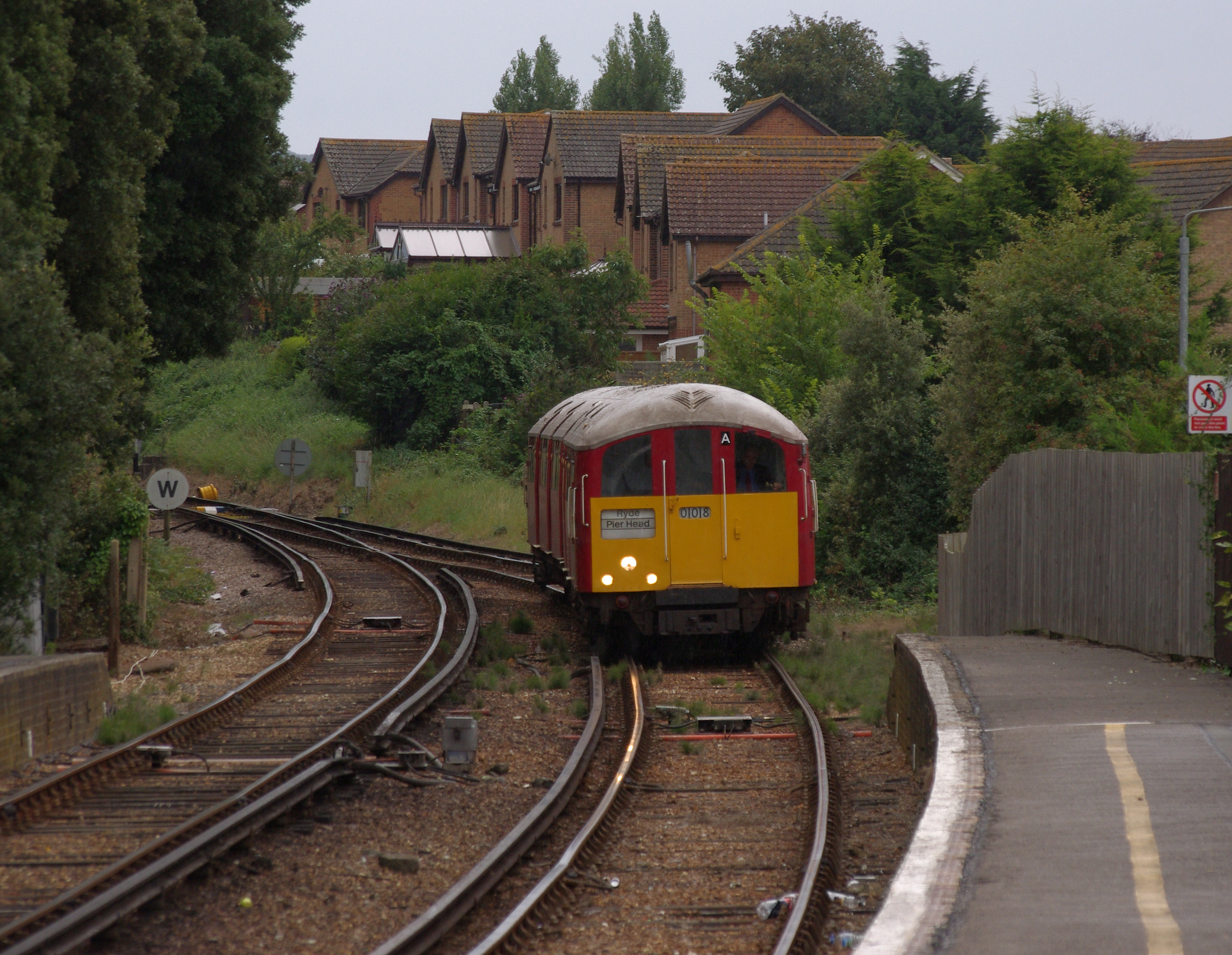 Sandown railway station MMB 03 483008