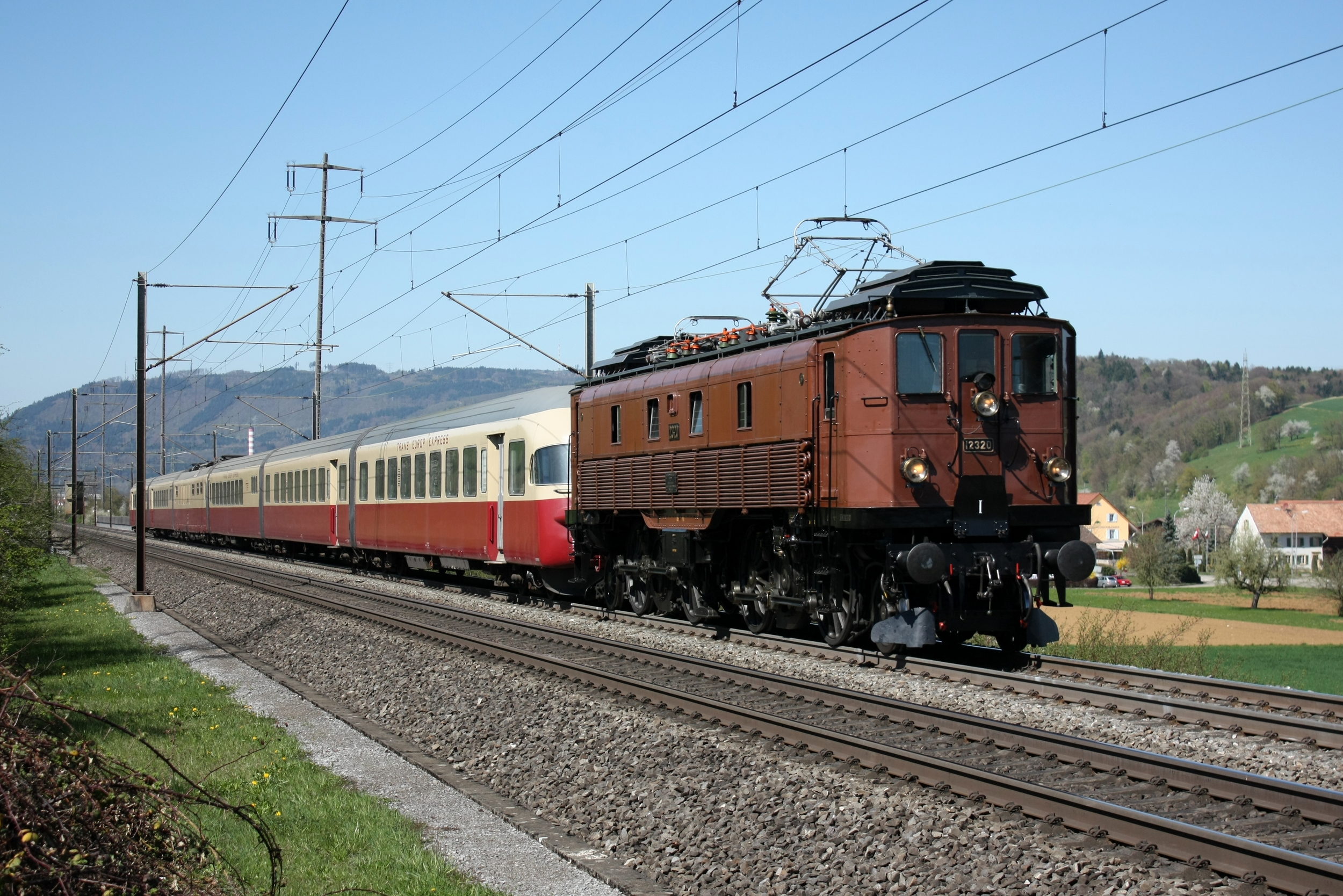 SBB Be 4-6 12320 and RAe TEE II 1053
