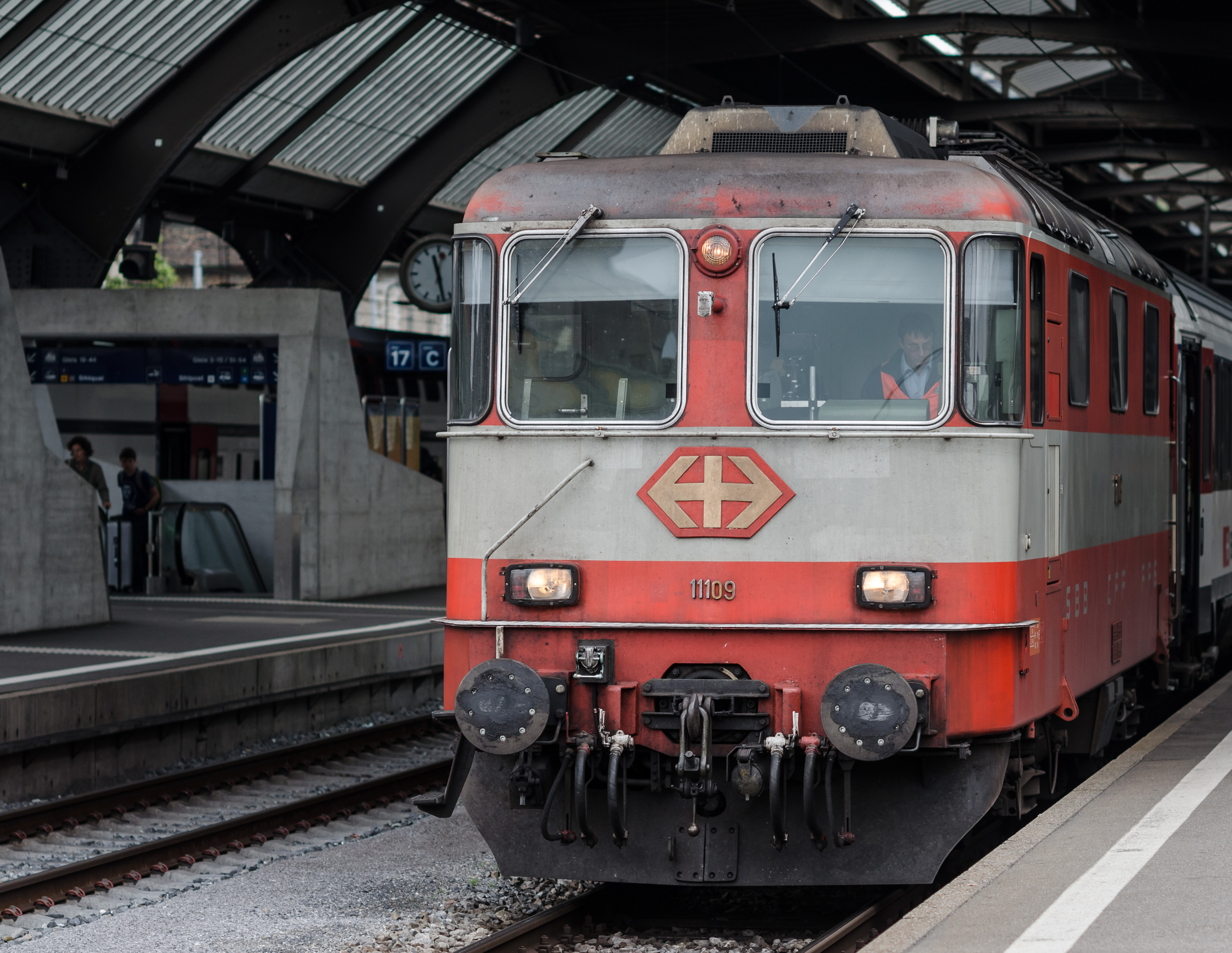 SBB Re 4-4 II 11109 Swiss Express 20120626 1-2