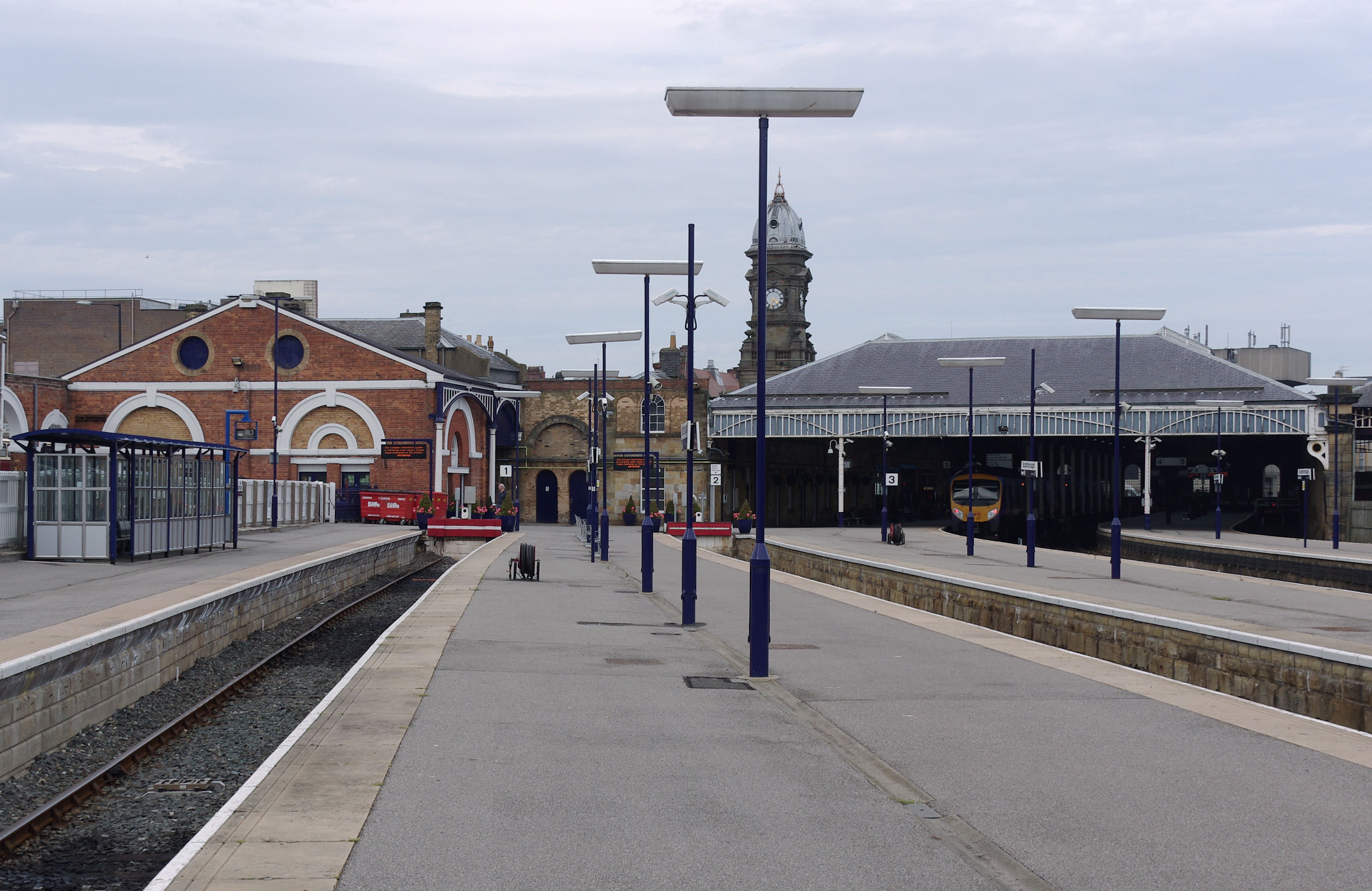 Scarborough railway station MMB 04