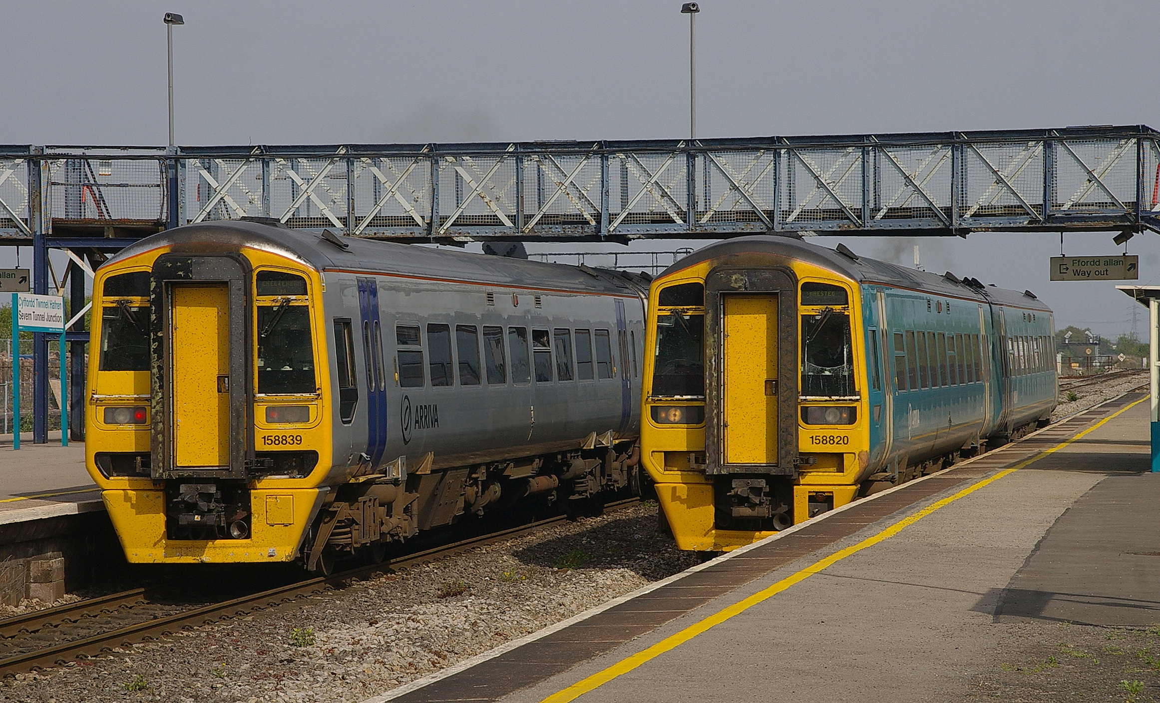 Severn Tunnel Junction railway station MMB 10 158839 158820