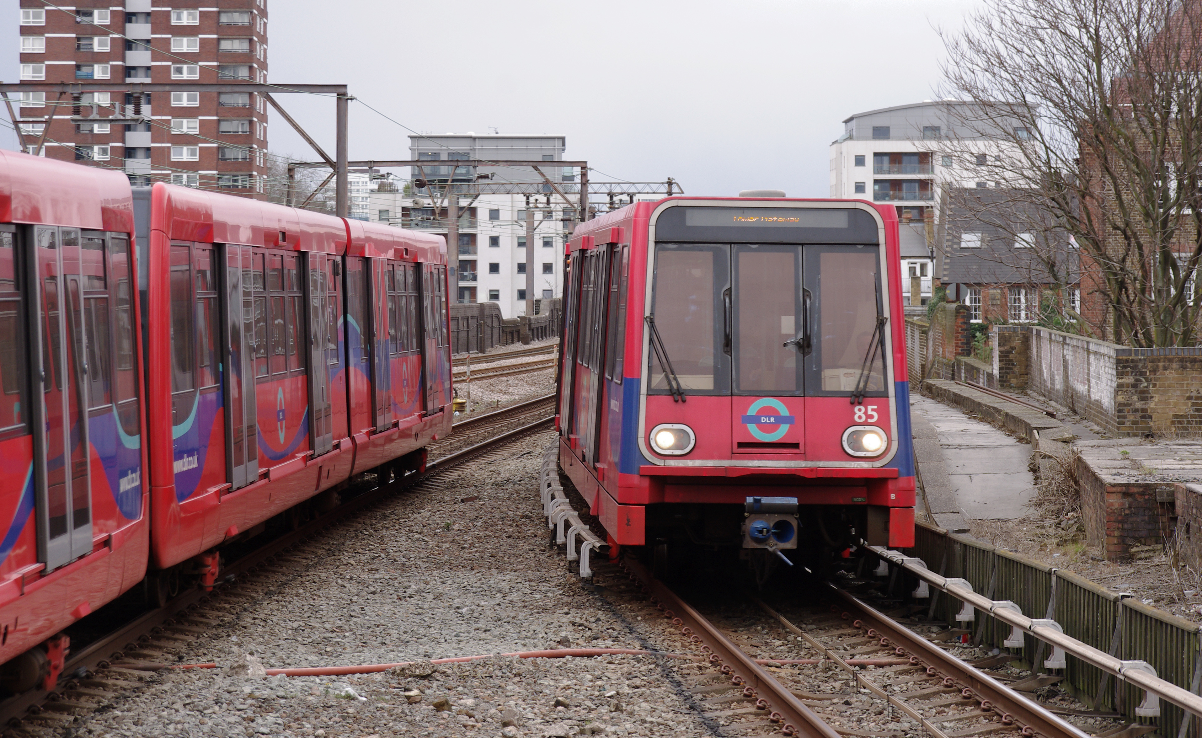 Shadwell DLR station MMB 01 DLR 85