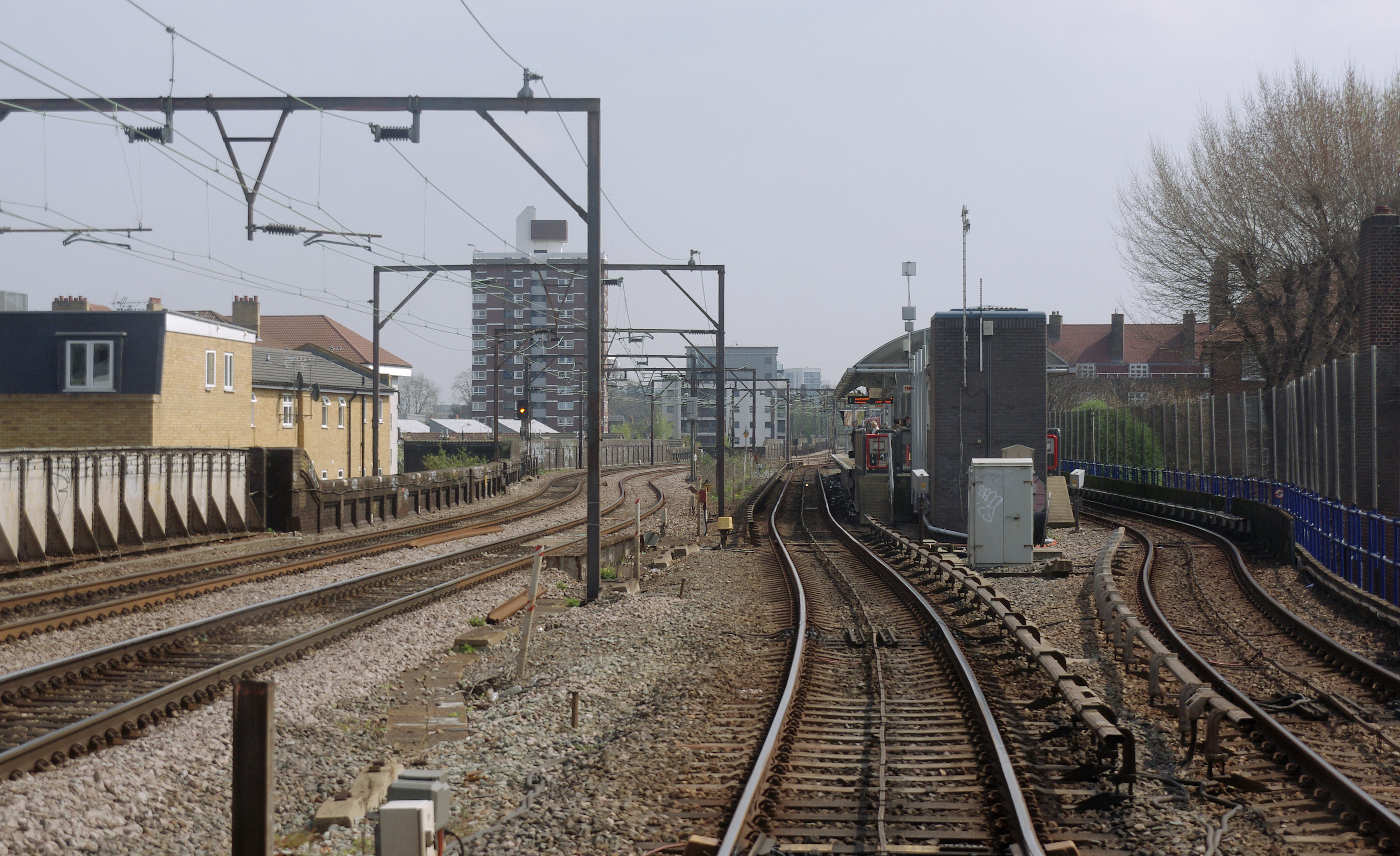 Shadwell DLR station MMB 02