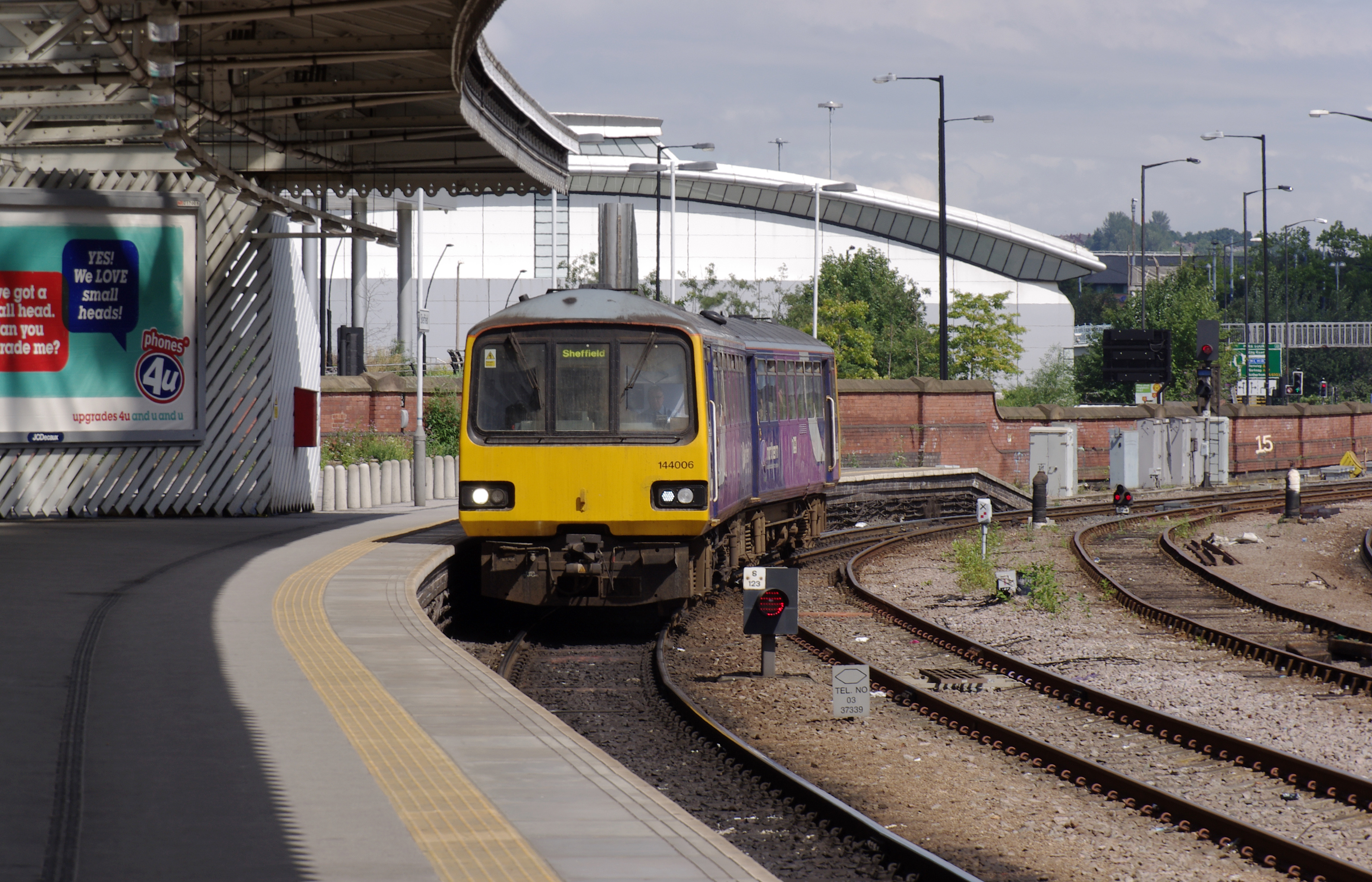 Sheffield station MMB 54 144006