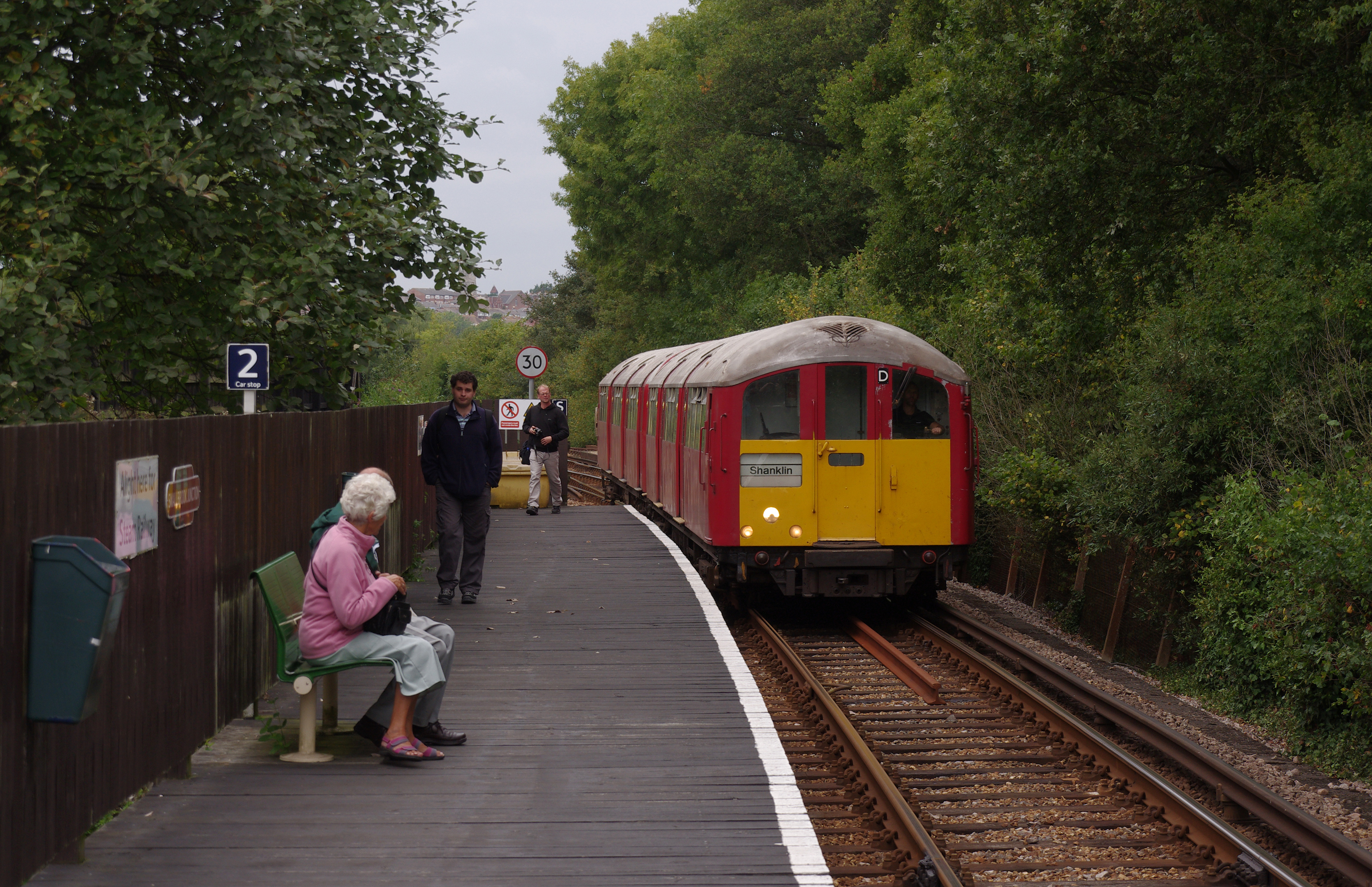 Smallbrook Junction railway station MMB 04 483007
