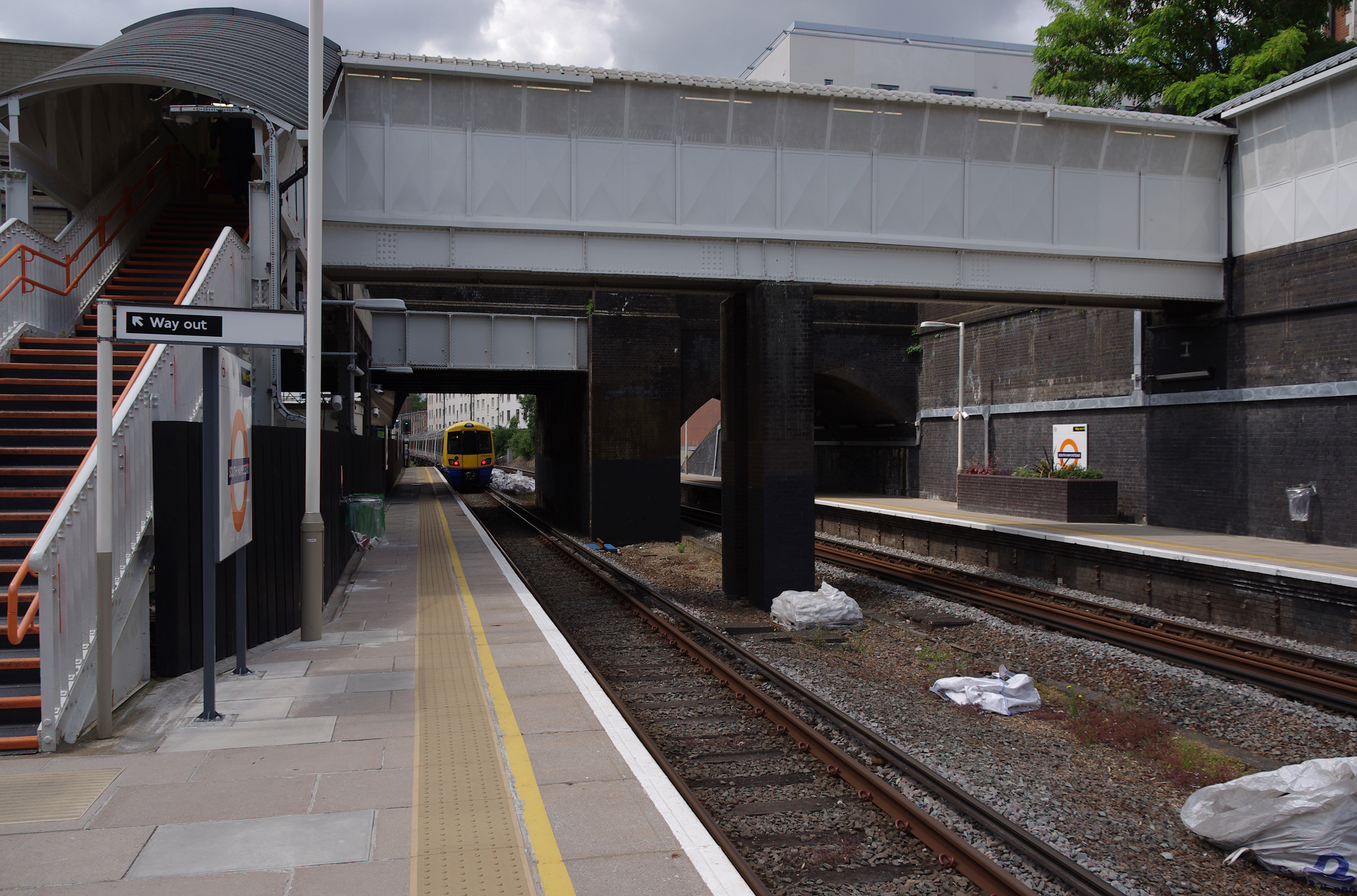 South Hampstead railway station MMB 01 378206