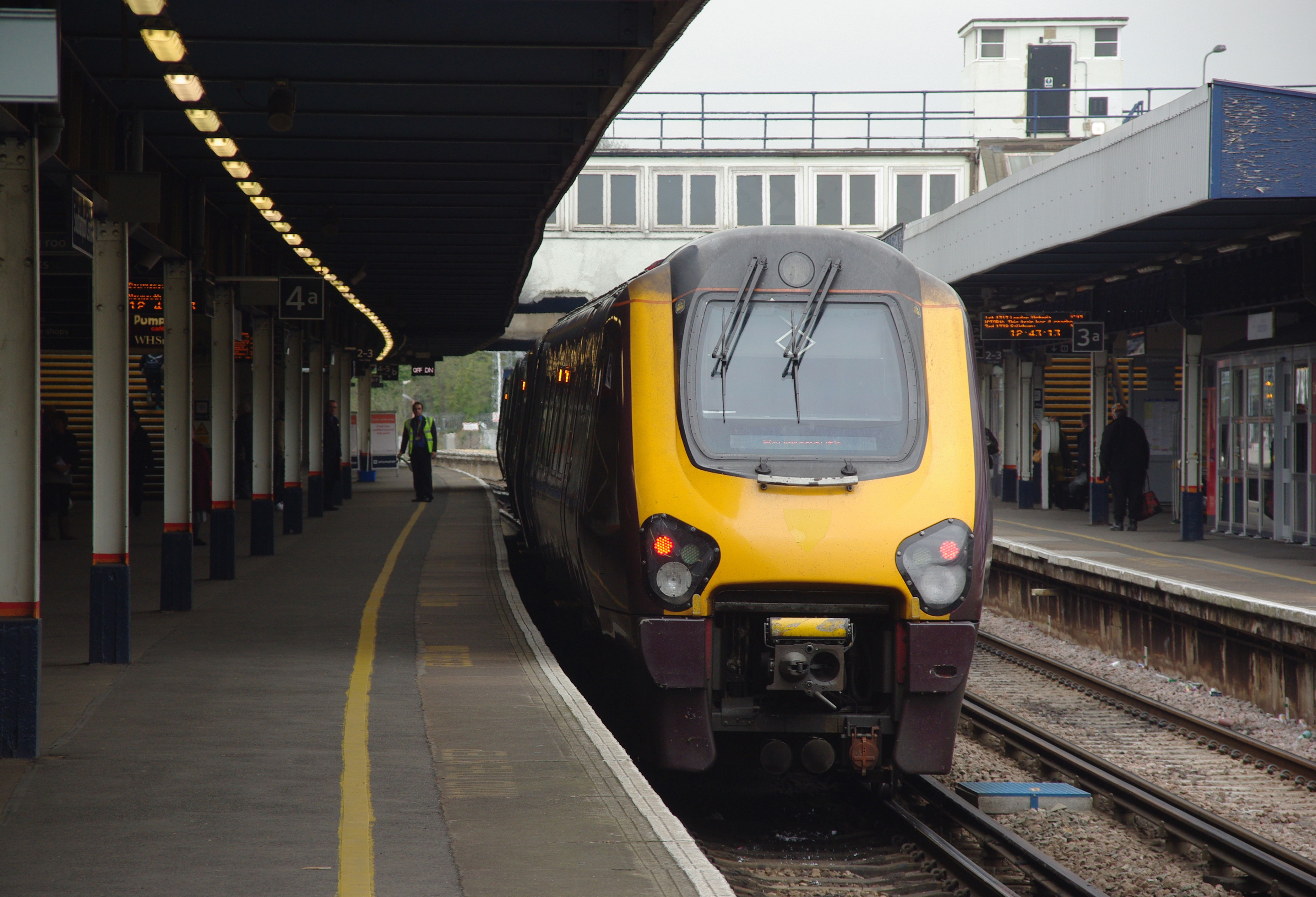 Southampton Central railway station MMB 03 220003