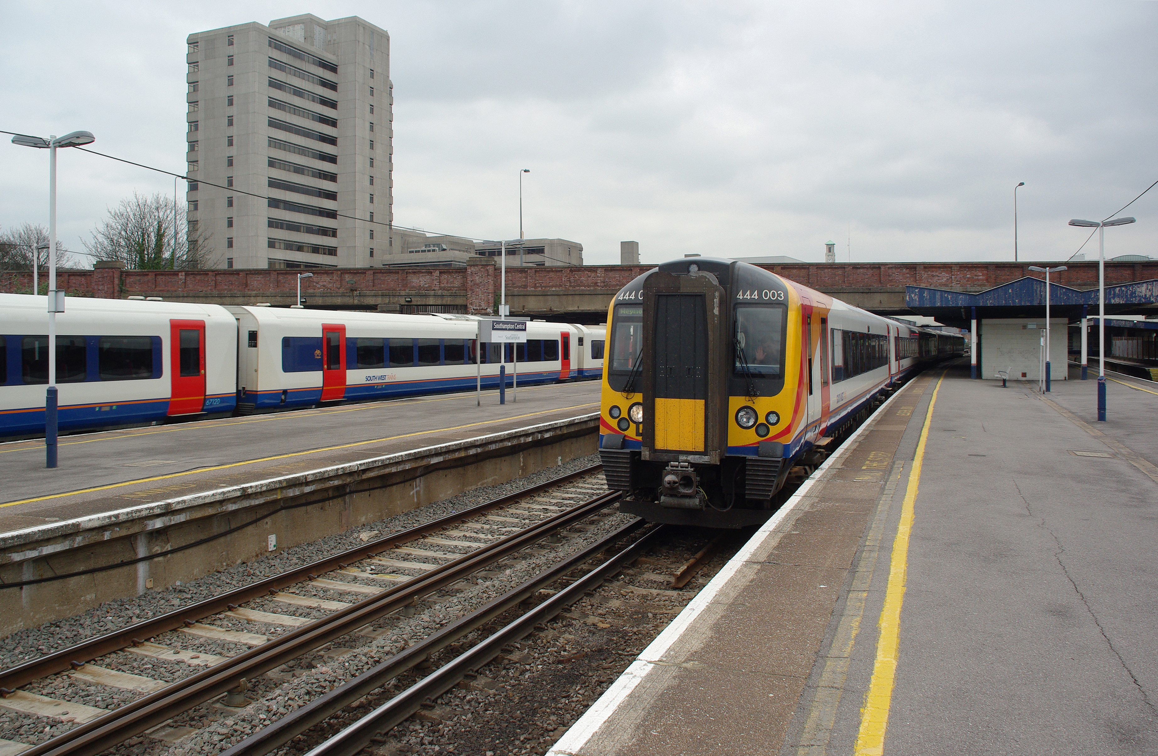 Southampton Central railway station MMB 12 444020 444003