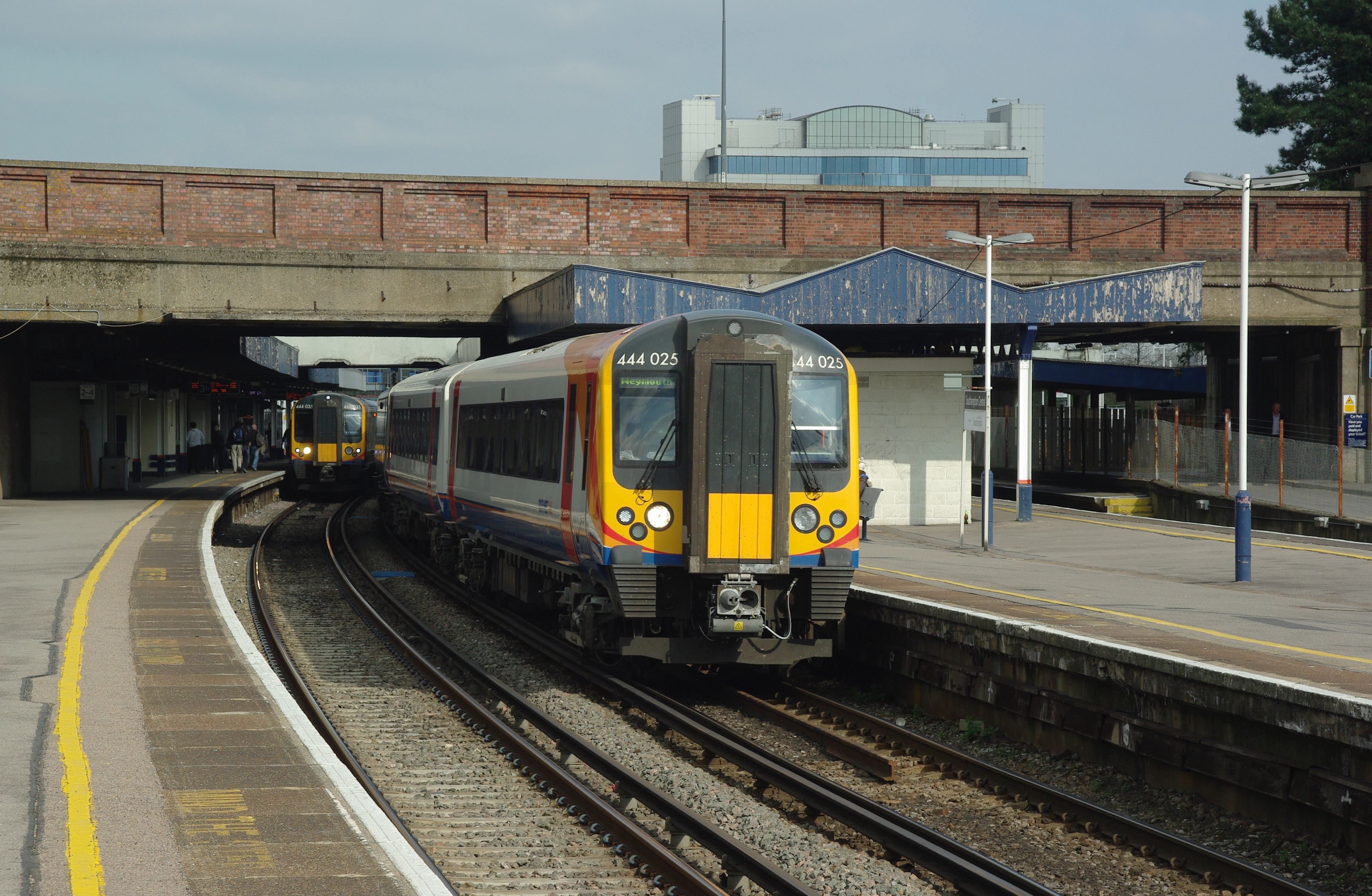 Southampton Central railway station MMB 31 444035 444025
