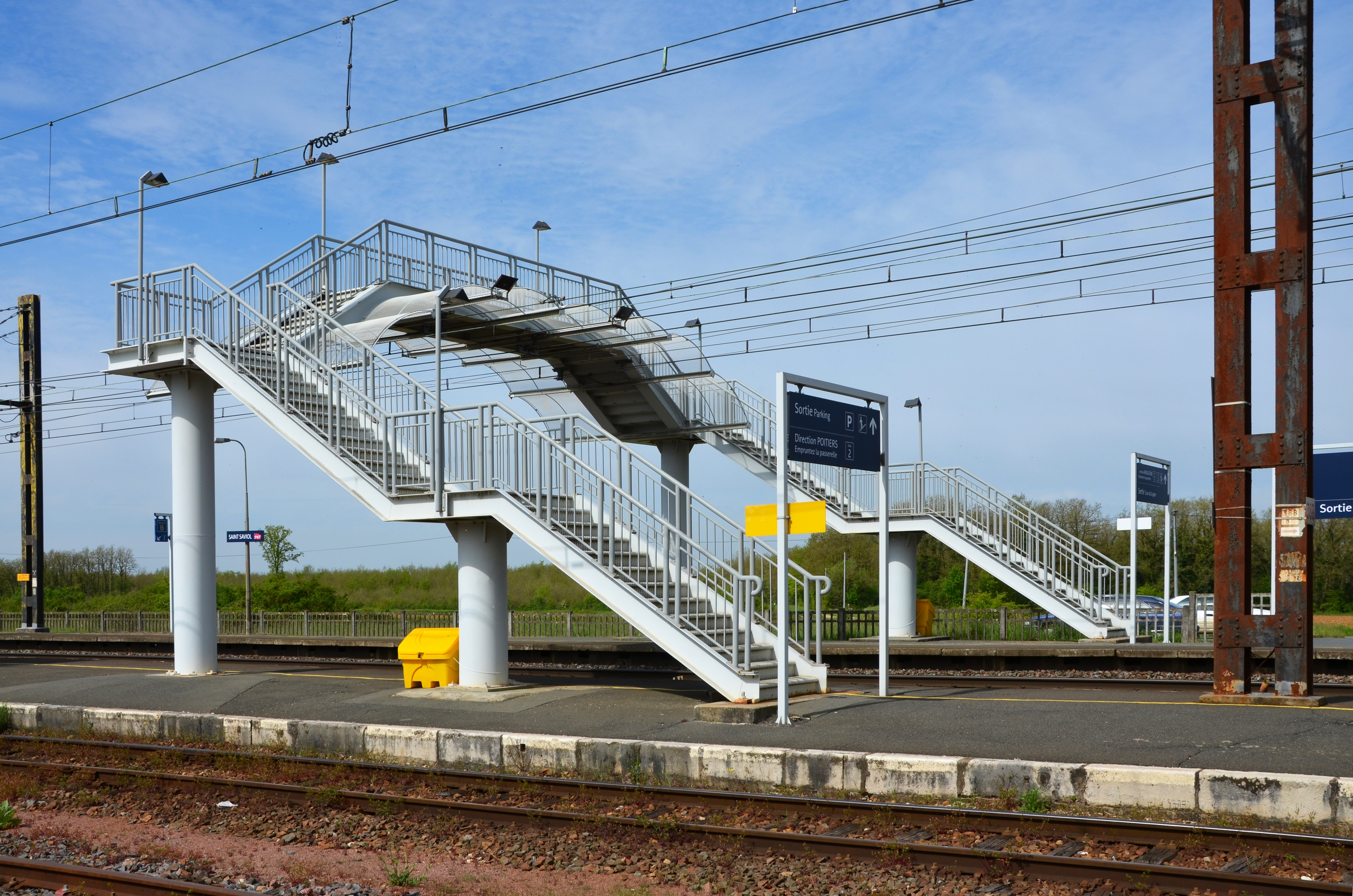 St-Saviol 86 Passerelle gare 2013