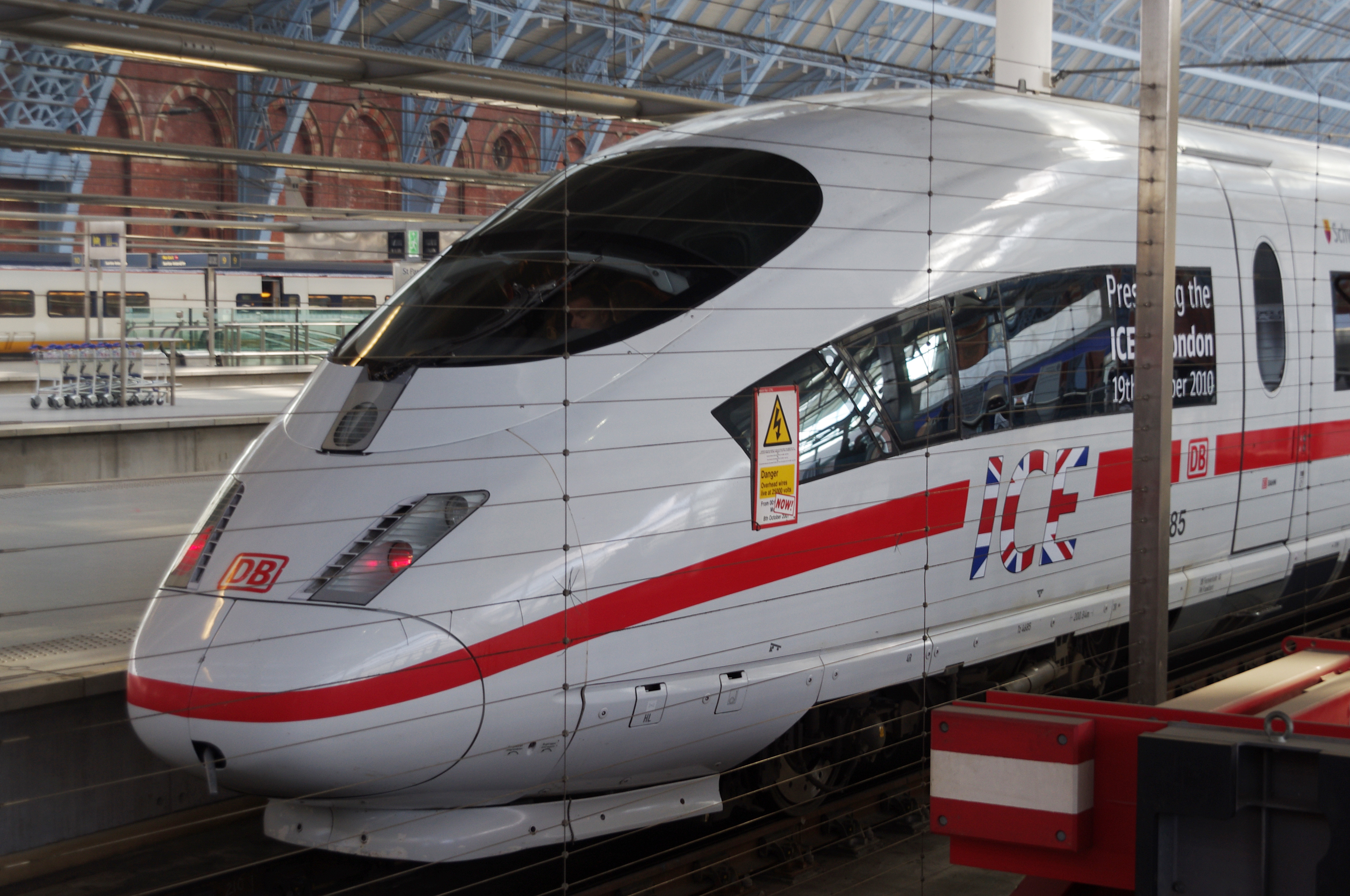 St Pancras railway station MMB 69 406-585