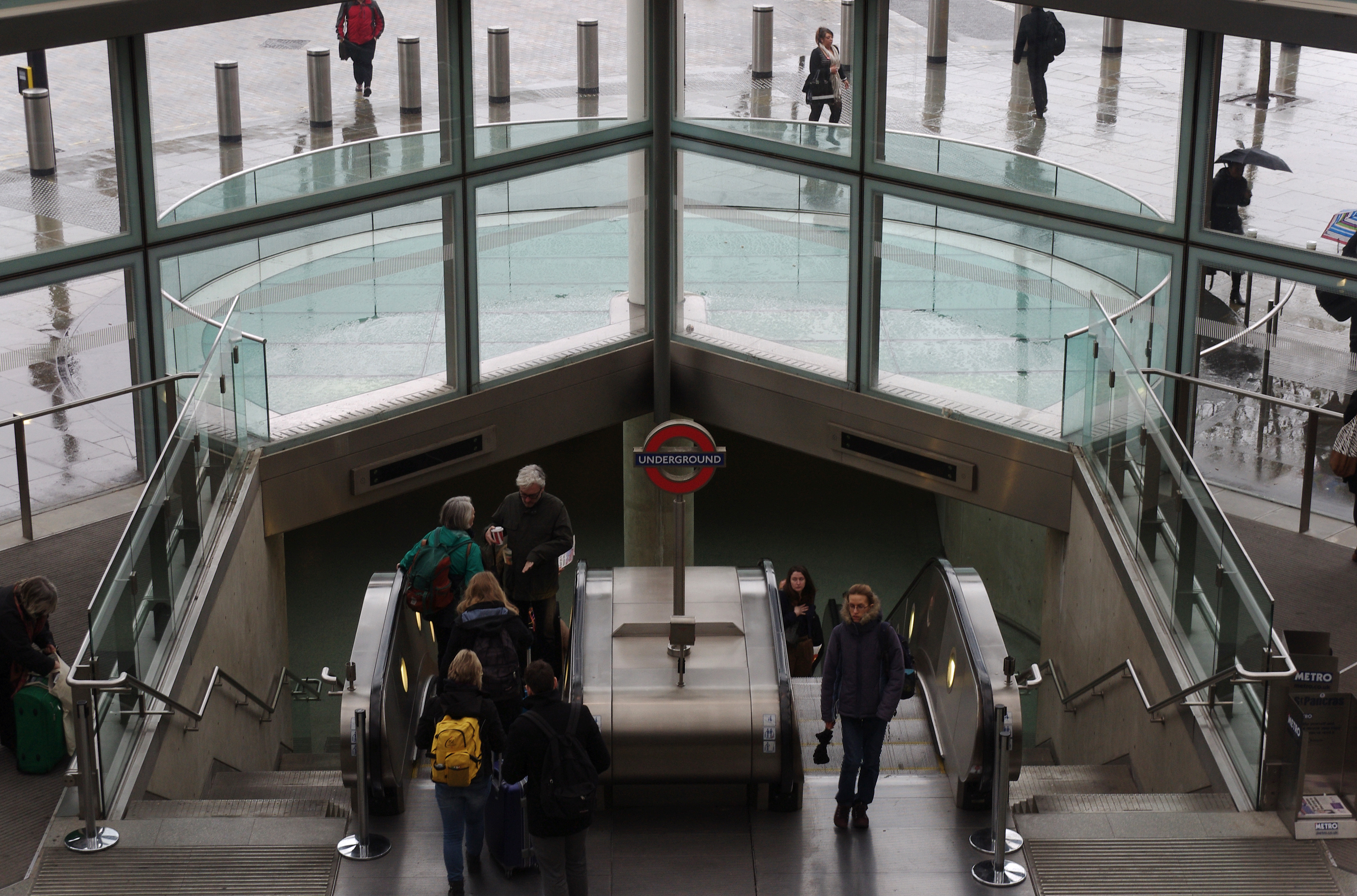 St Pancras railway station MMB G9