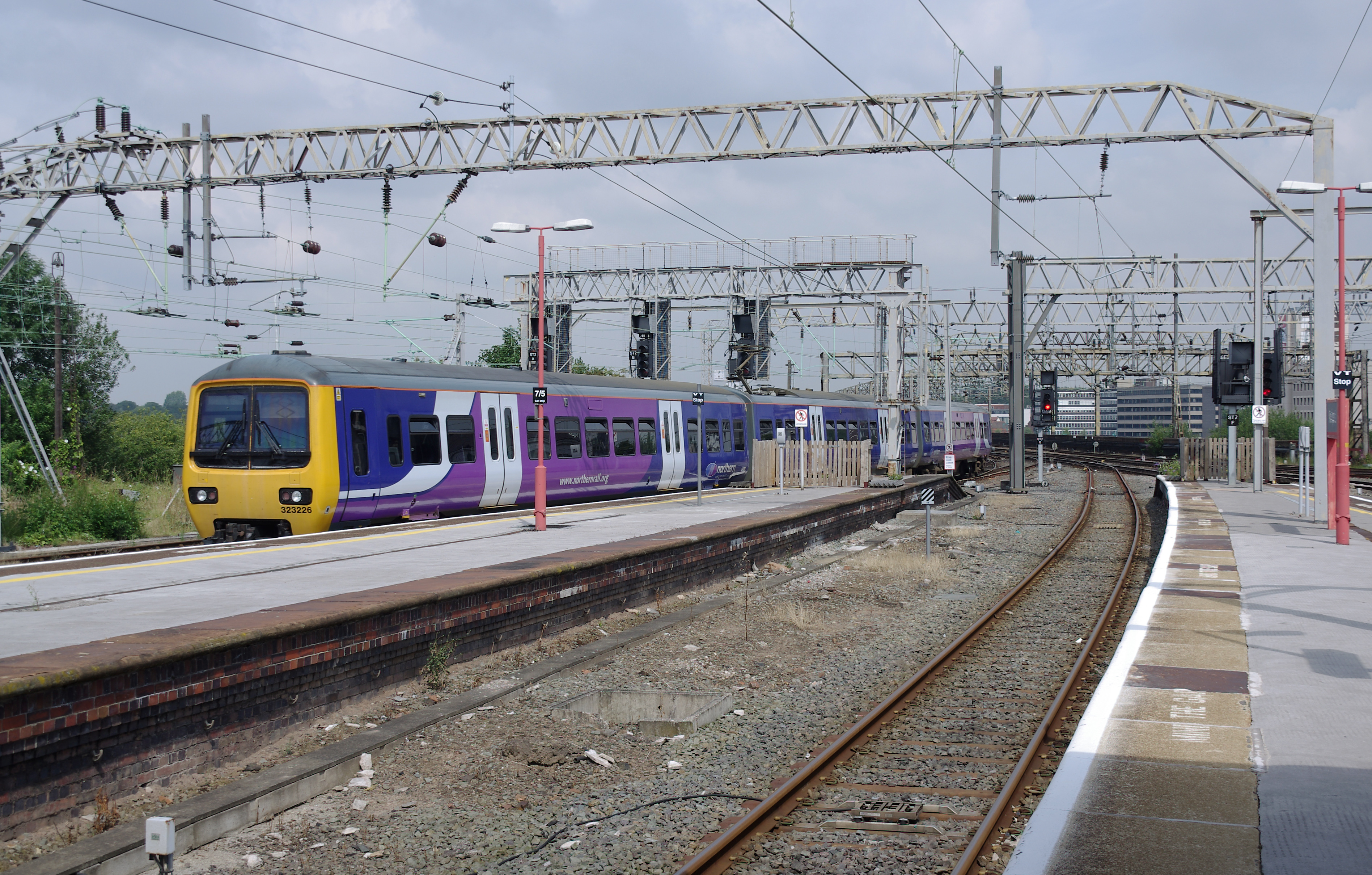 Stockport railway station MMB 06 323226