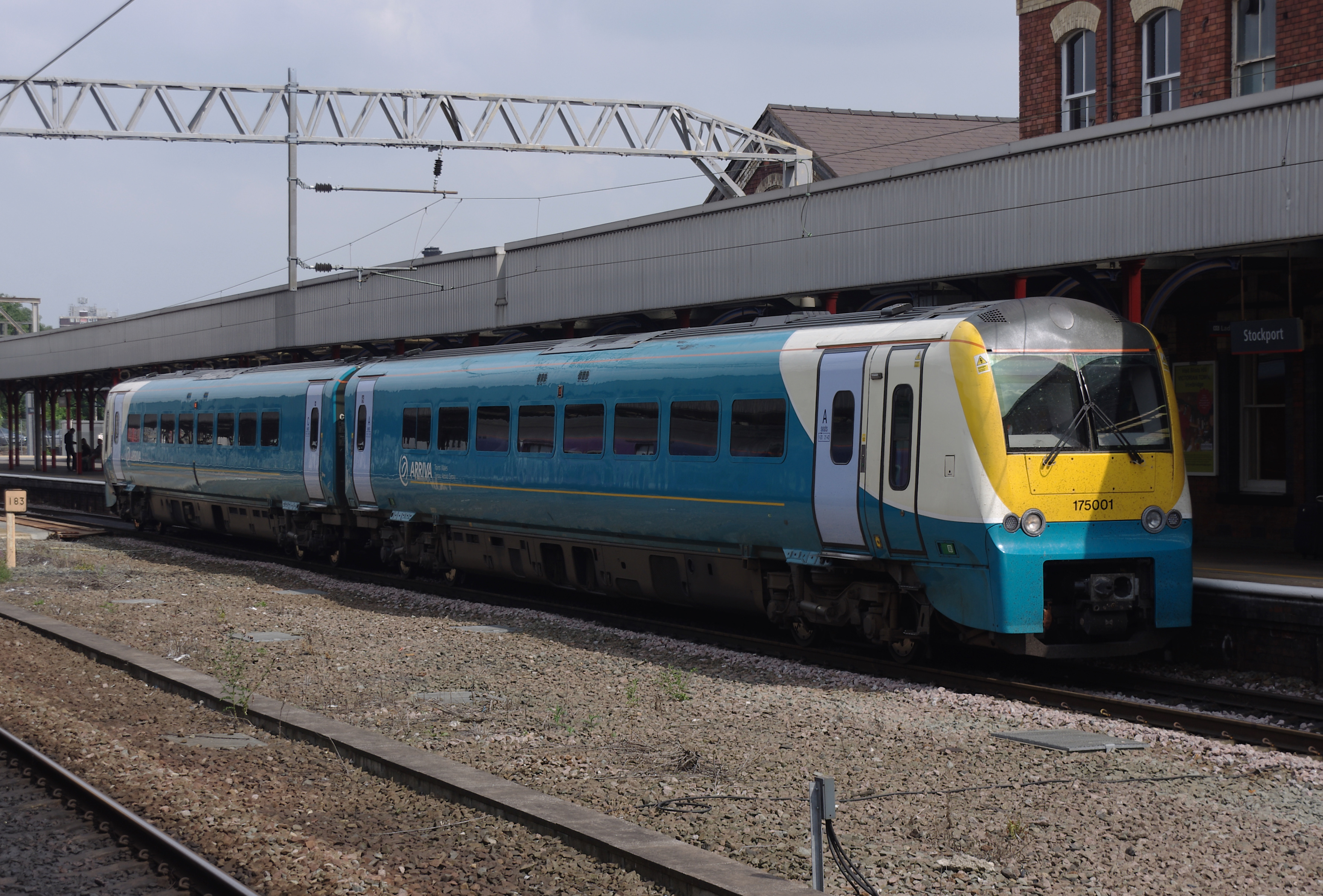 Stockport railway station MMB 17 175001