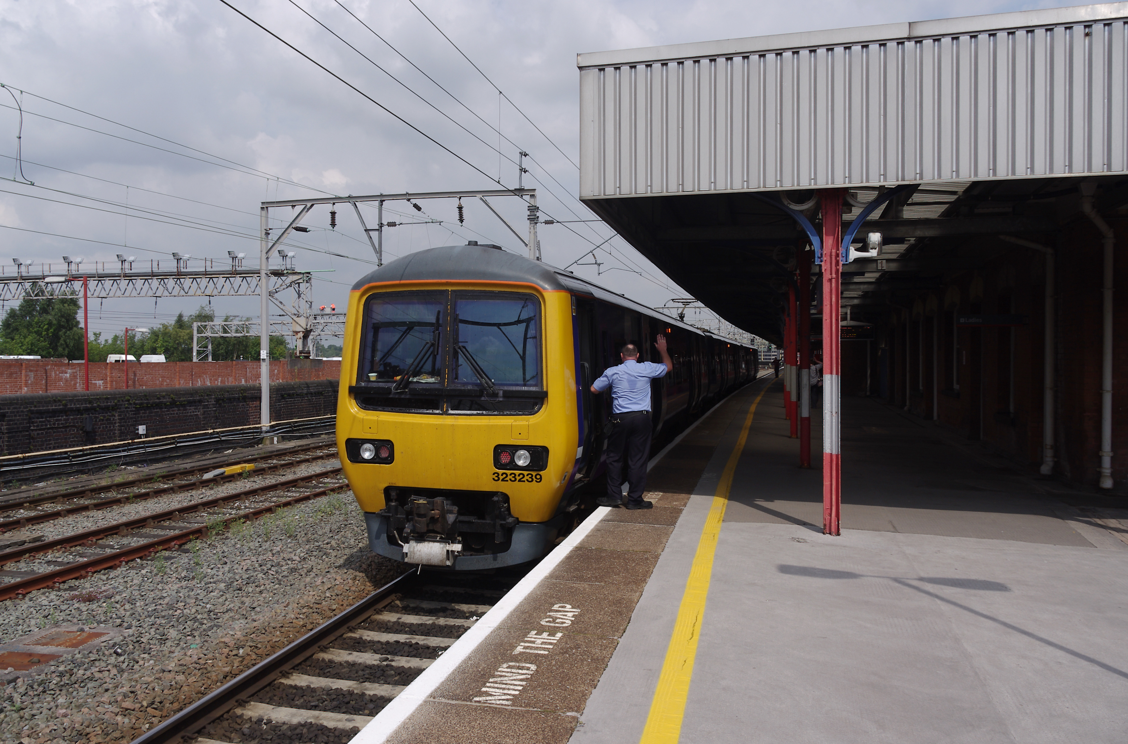 Stockport railway station MMB 19 323239