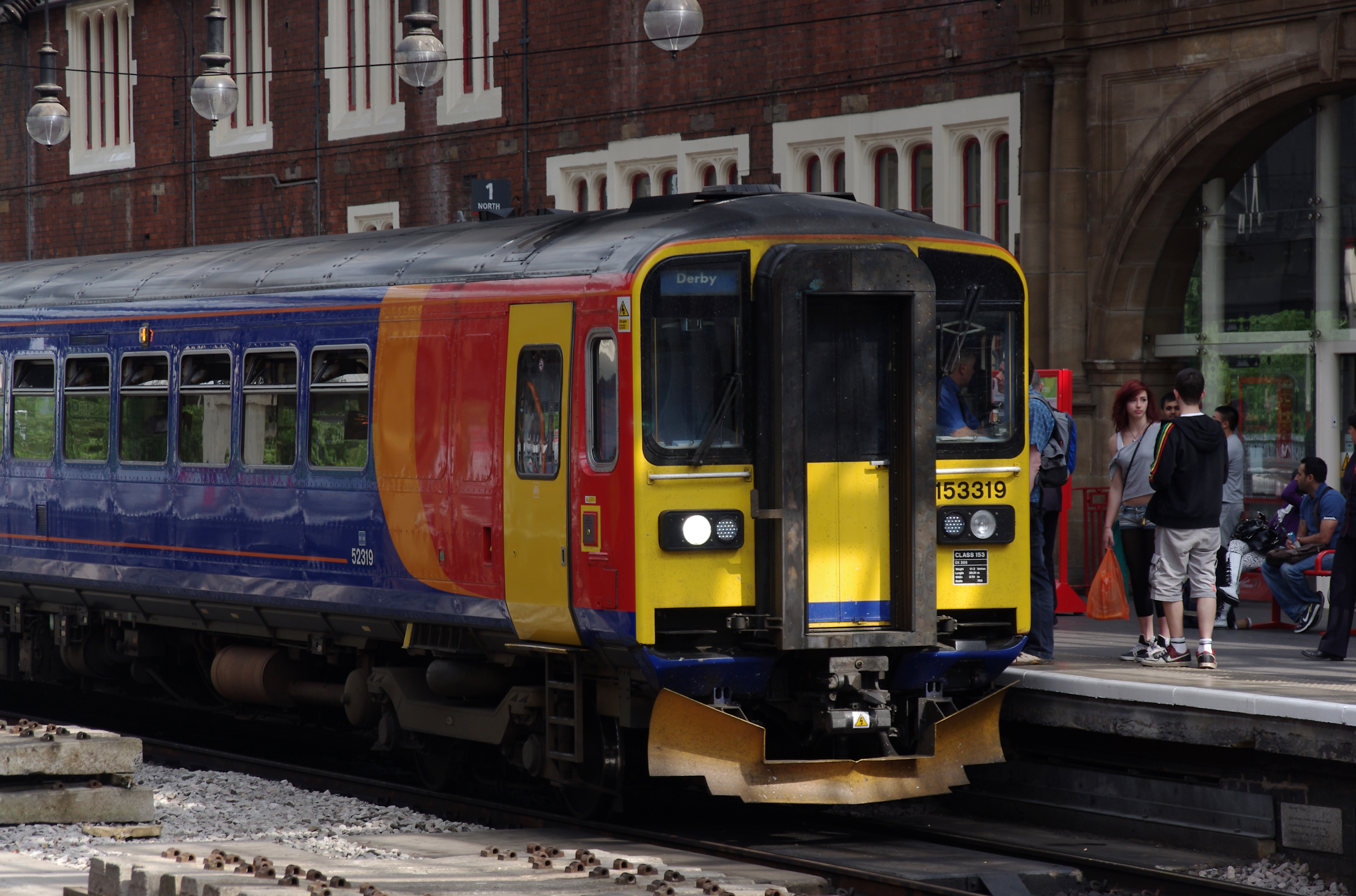 Stoke-on-Trent railway station MMB 04 153319
