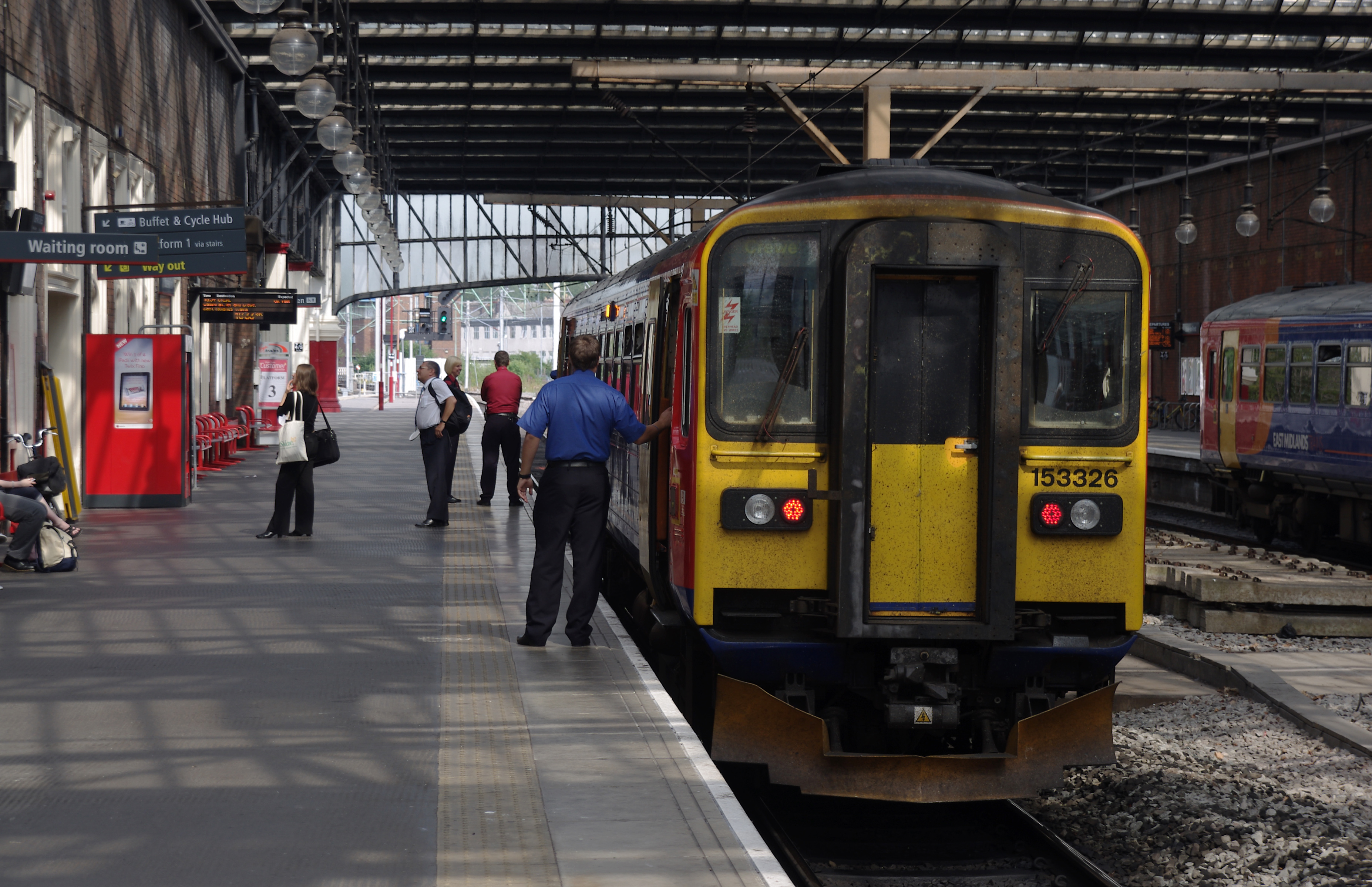 Stoke-on-Trent railway station MMB 05 153326
