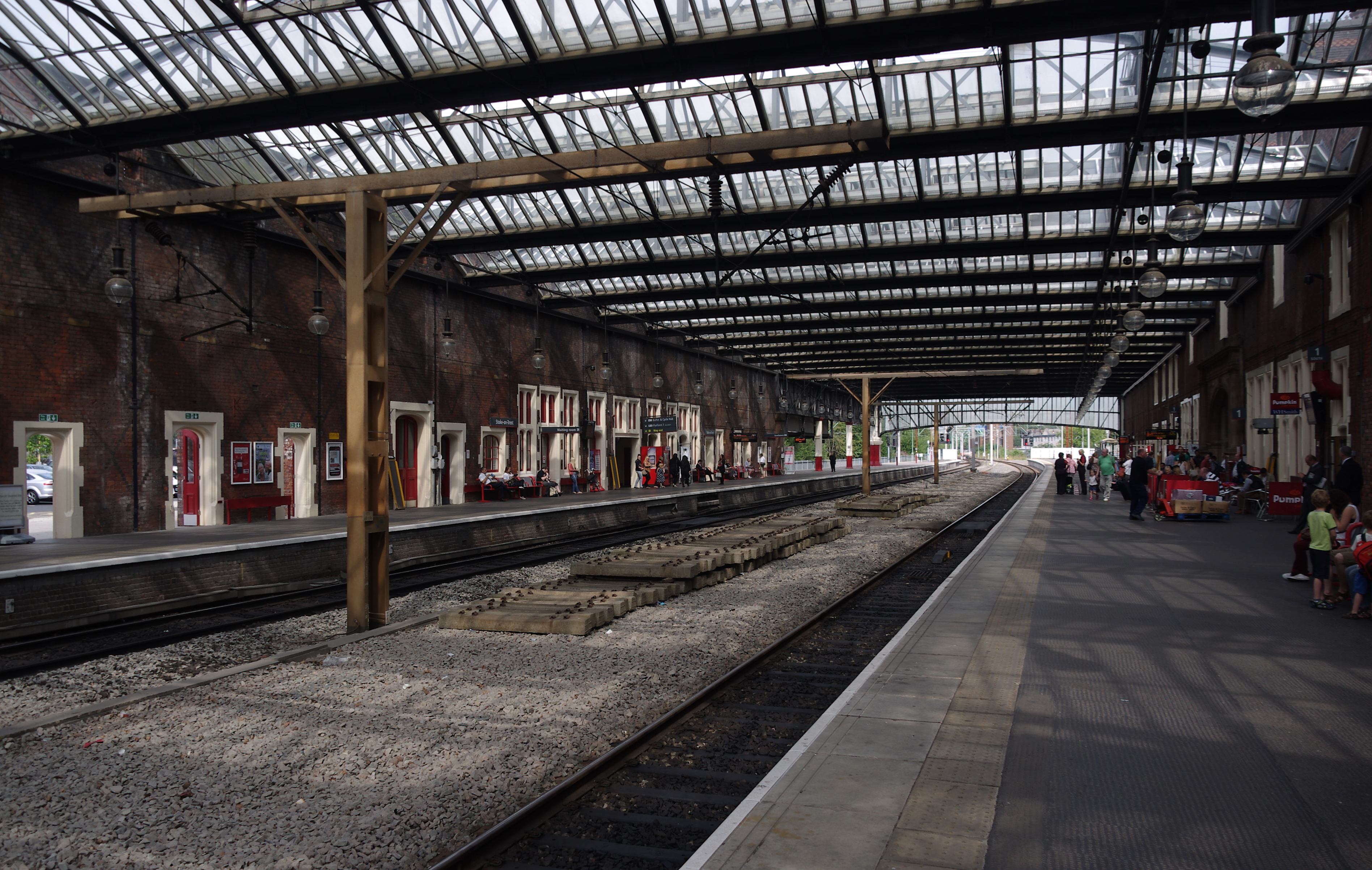 Stoke-on-Trent railway station MMB 11