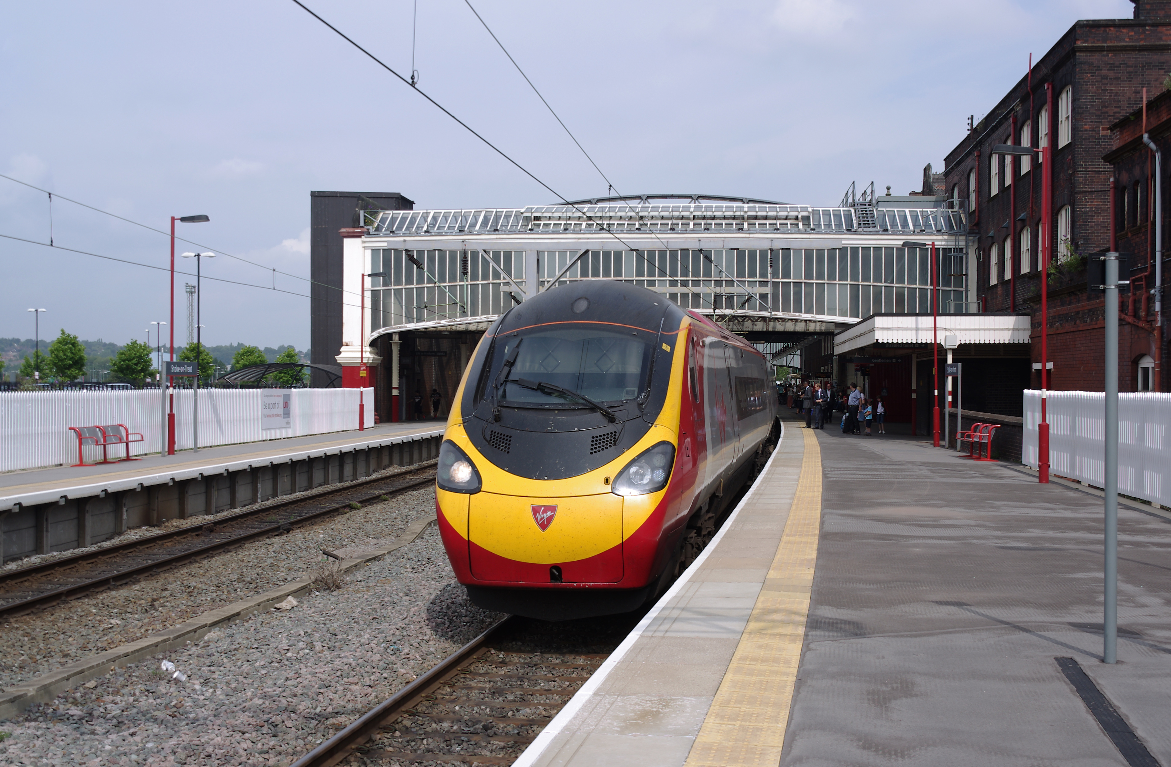 Stoke-on-Trent railway station MMB 22 390006