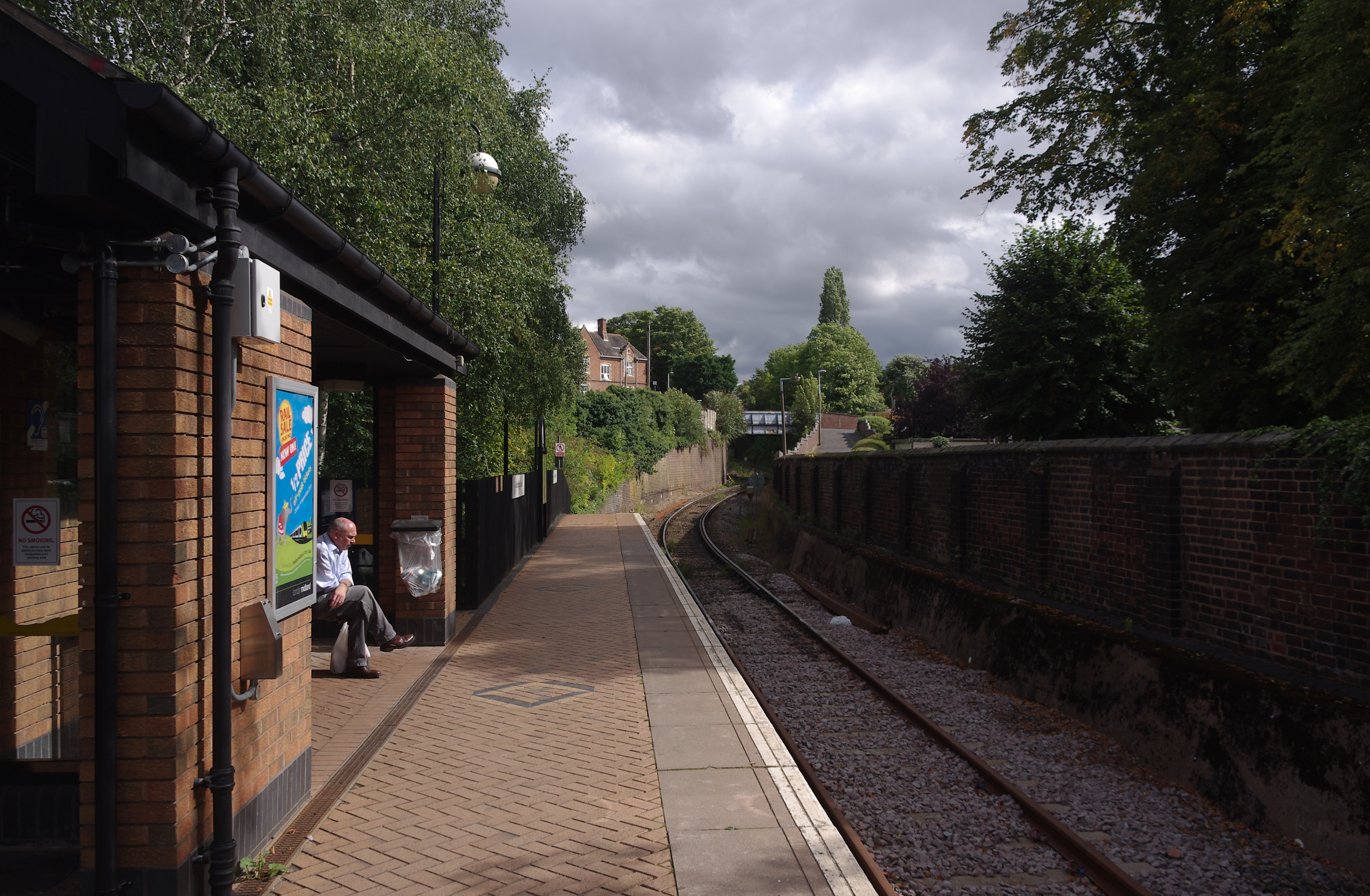 Stourbridge Town railway station MMB 08
