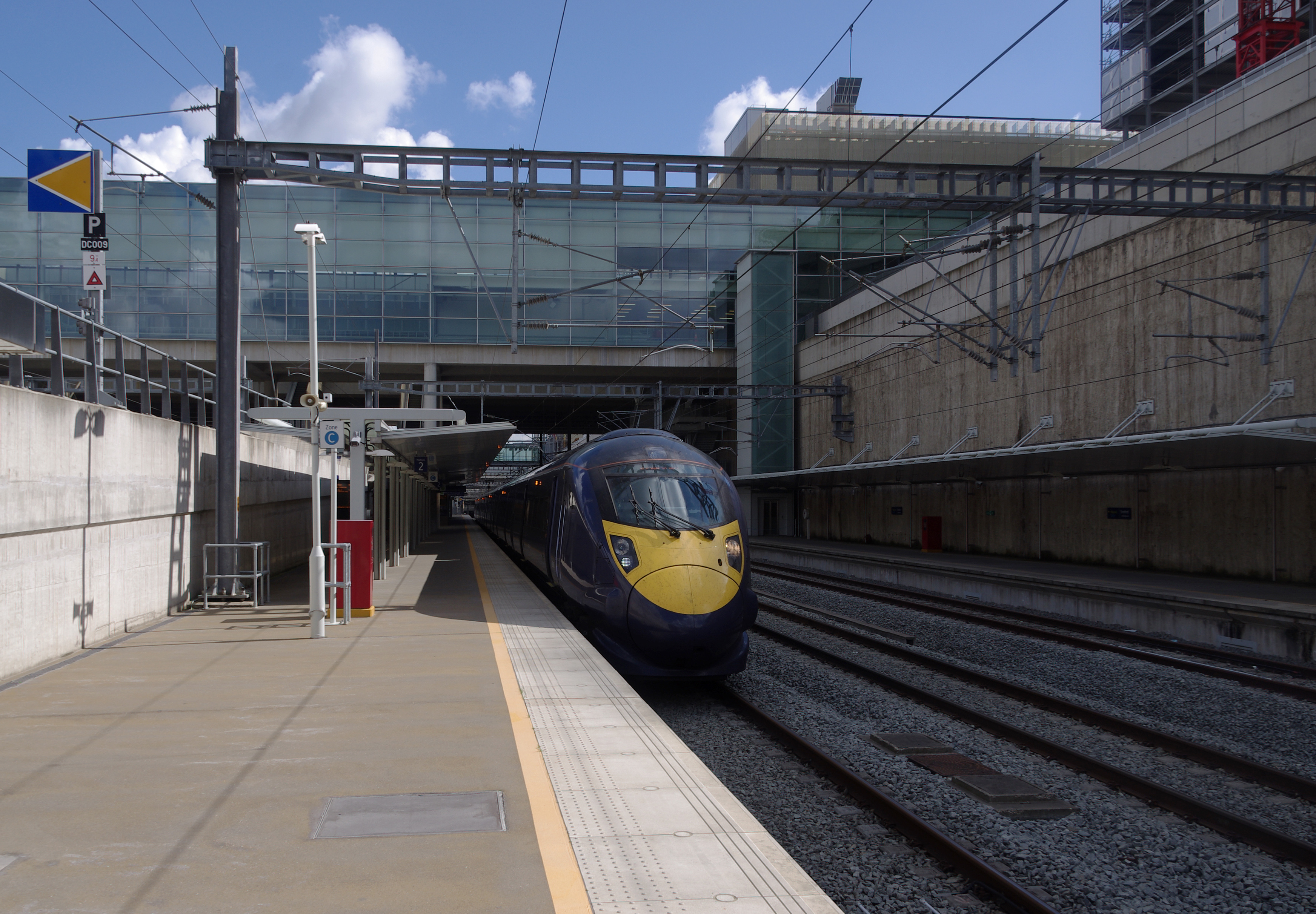 Stratford International station MMB 02 395006
