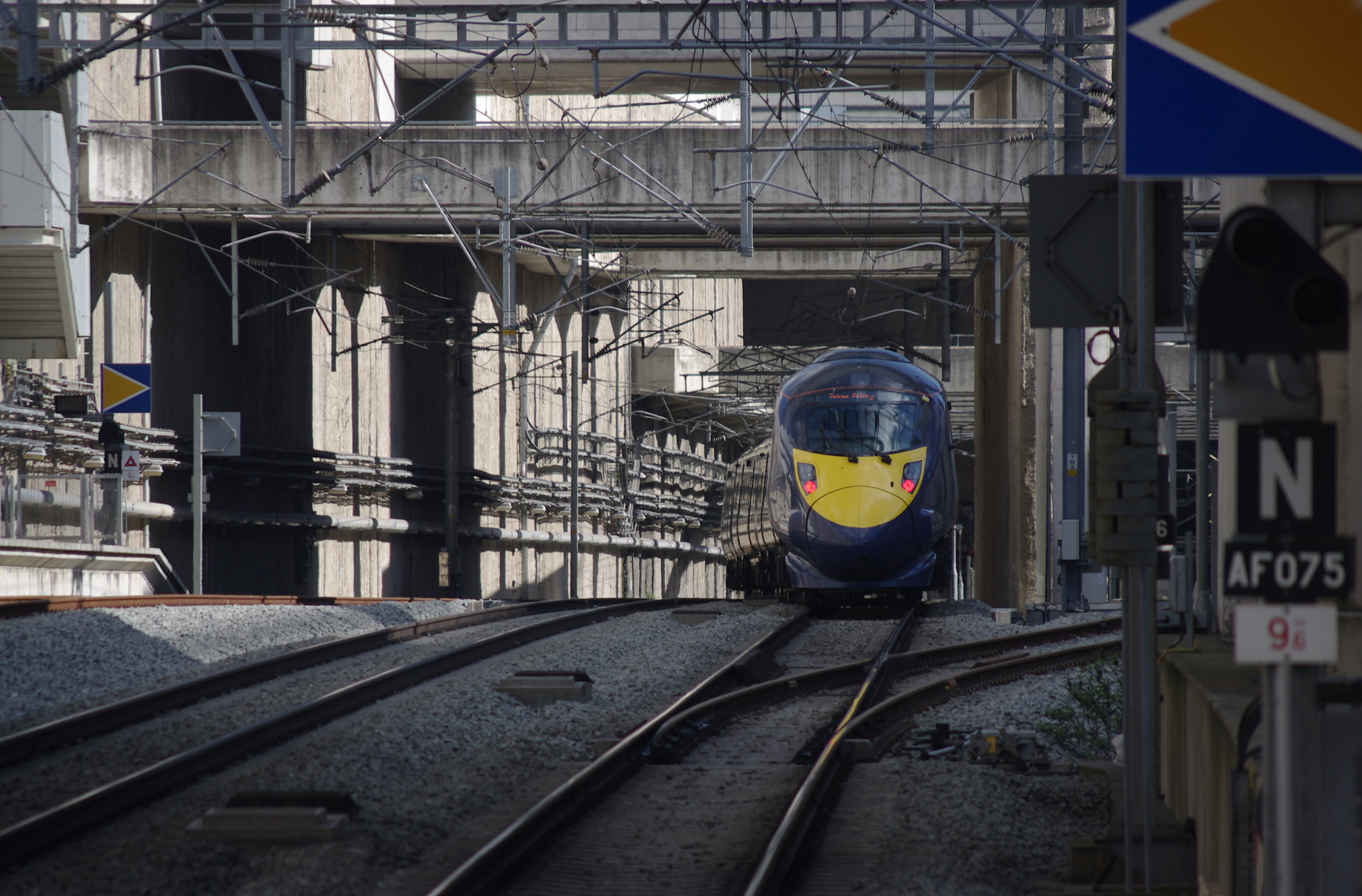 Stratford International station MMB 15 395028