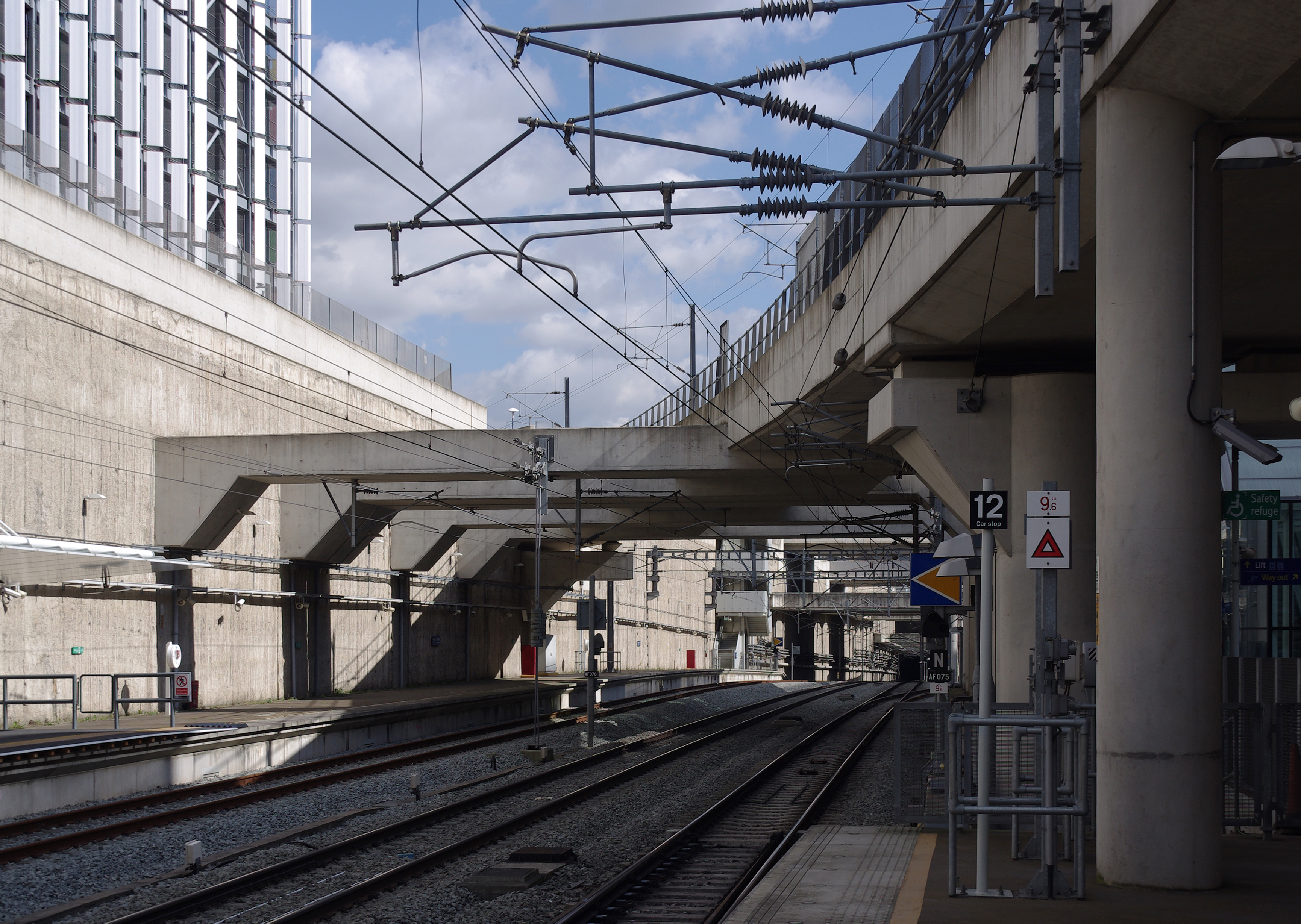 Stratford International station MMB 17