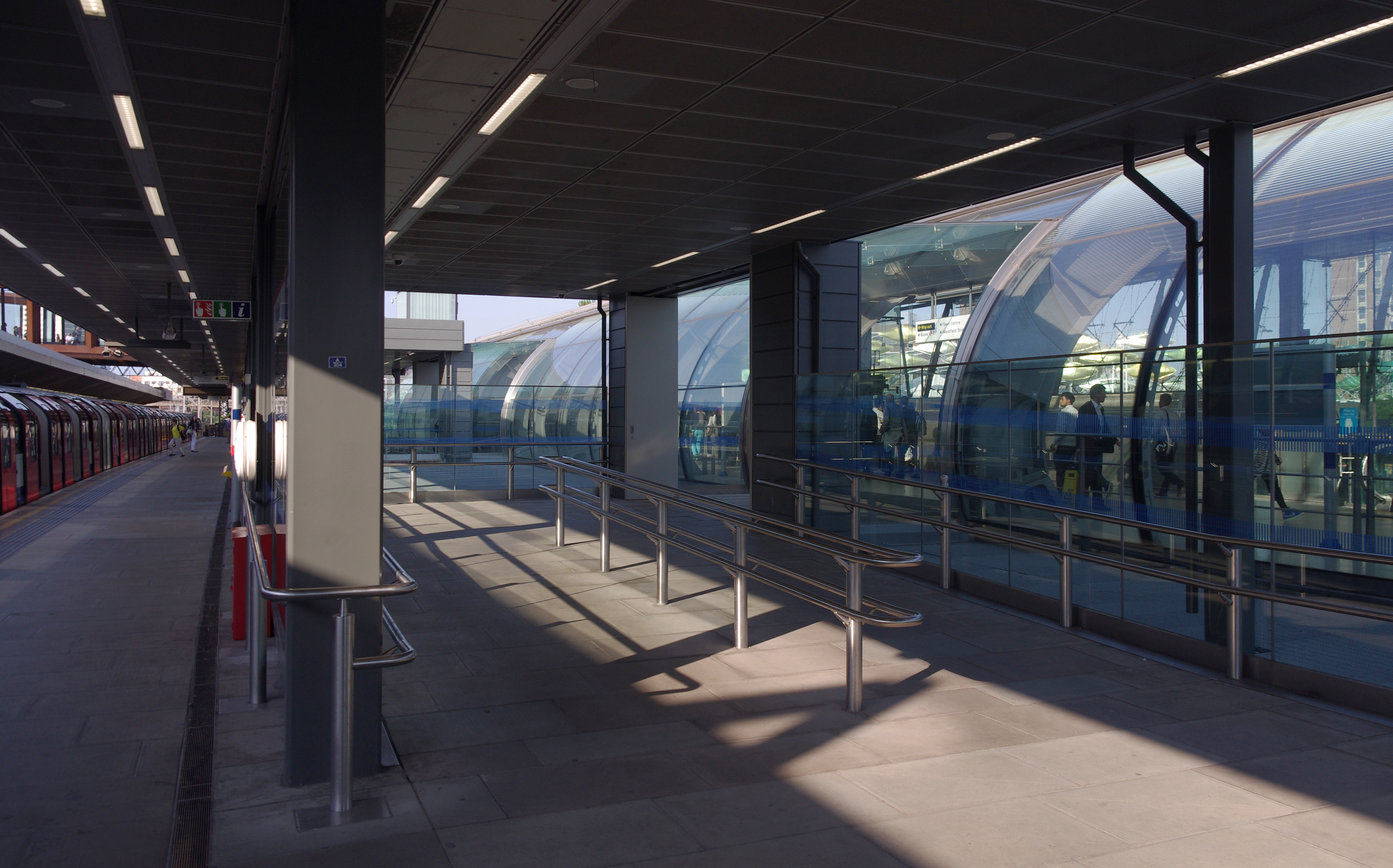 Stratford station MMB 27