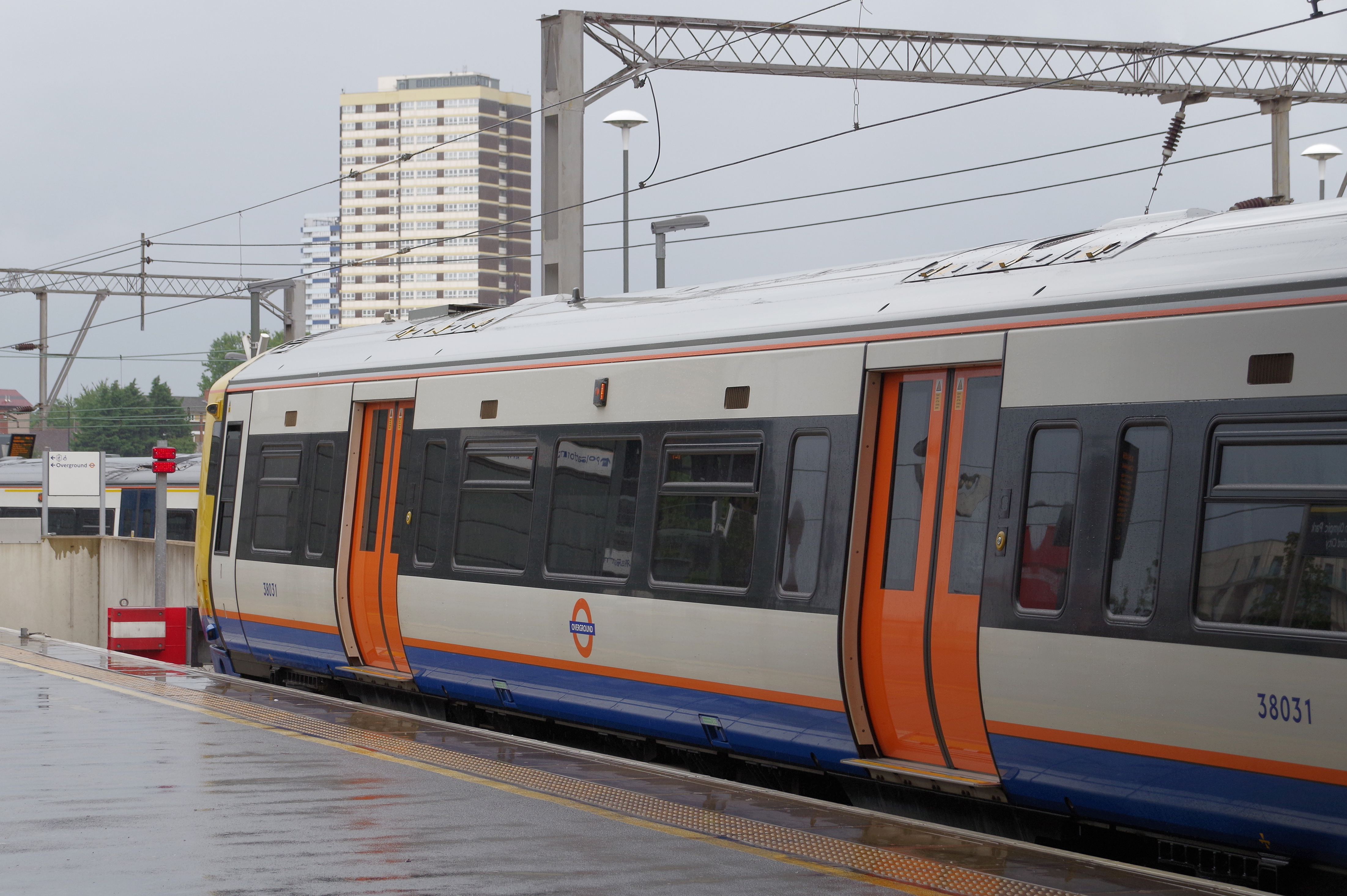 Stratford station MMB 61 378231