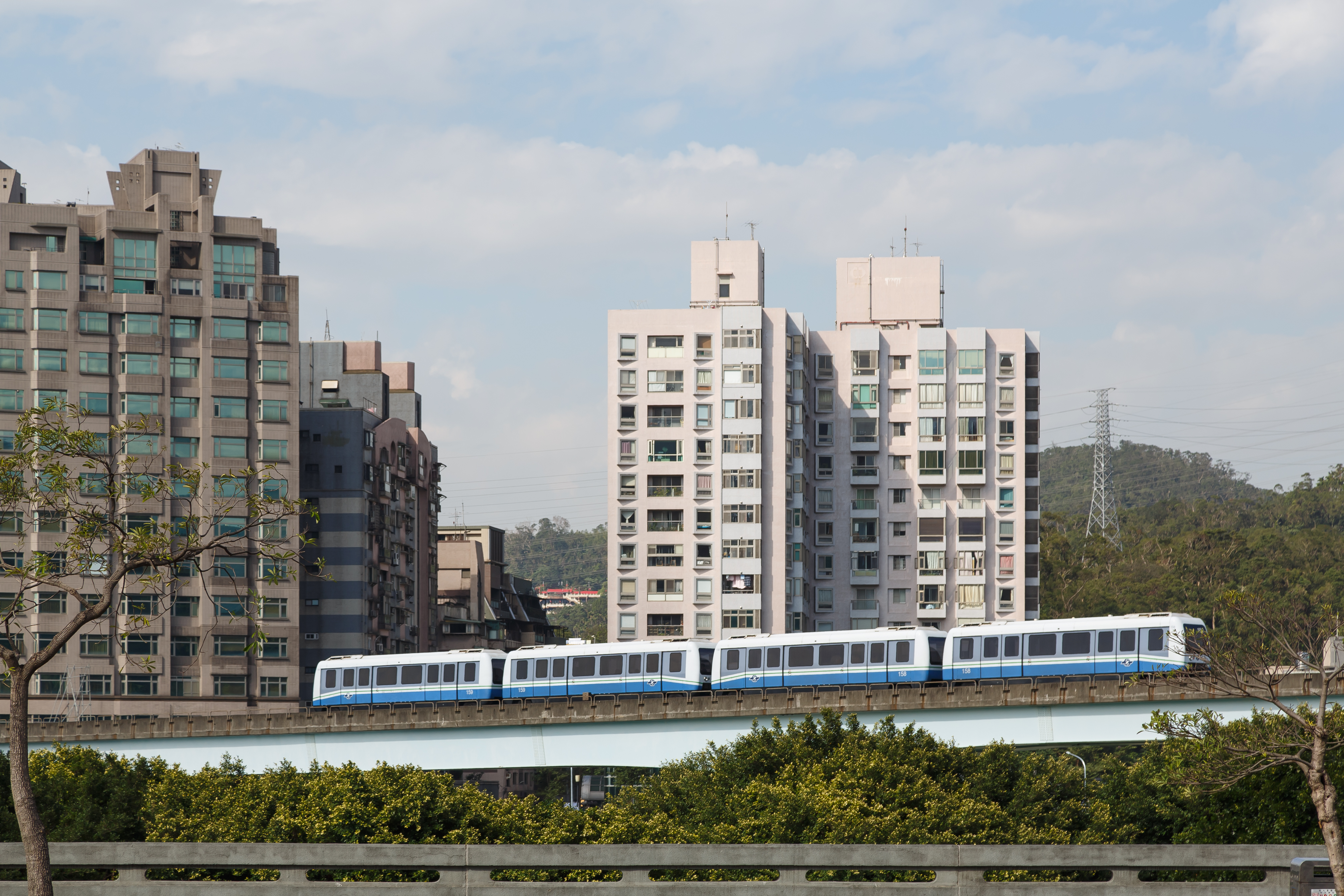 Taipei Taiwan MRT-Wenshan-Line-Train-01