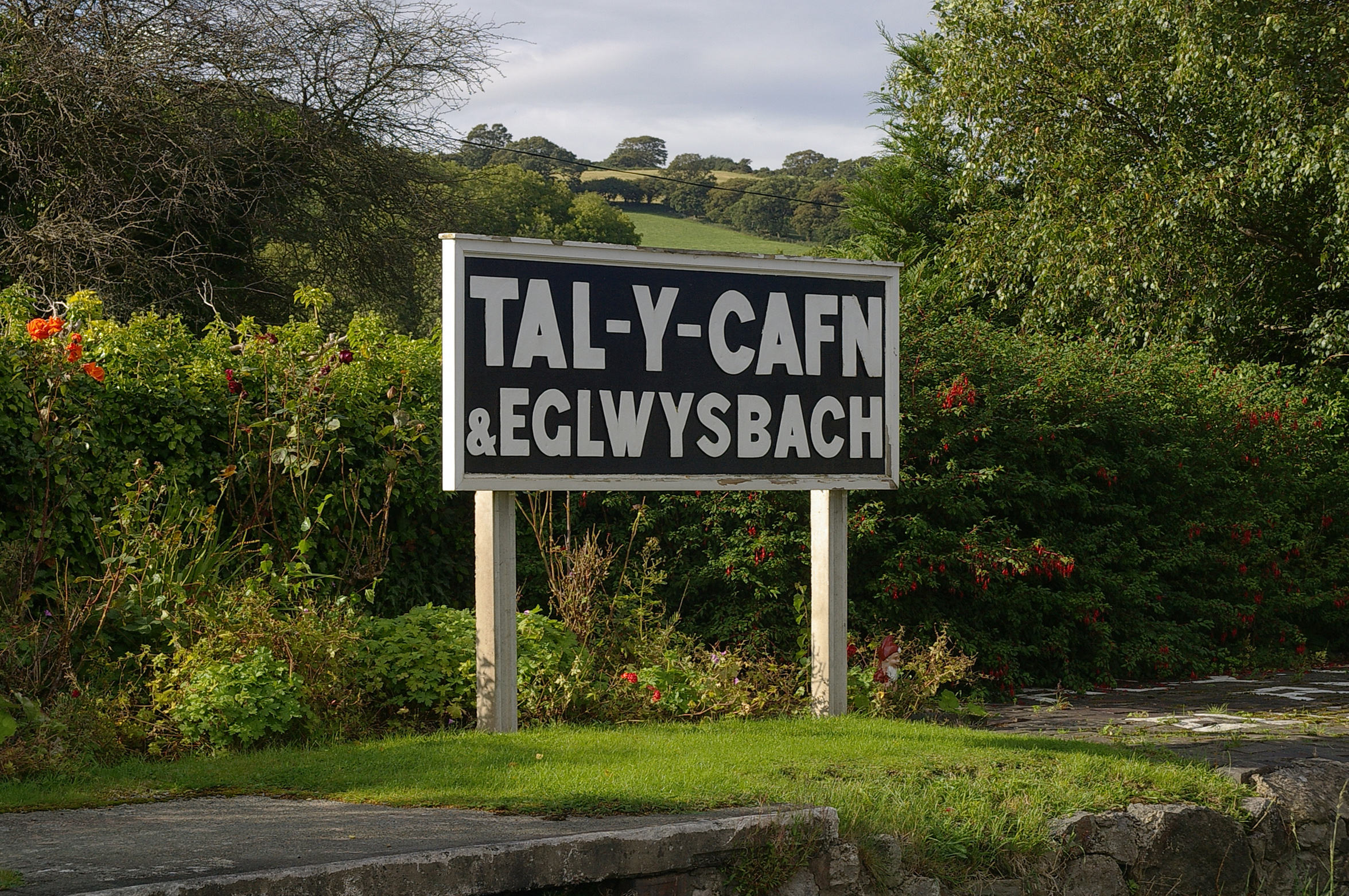 Tal-y-Cafn railway station MMB 02
