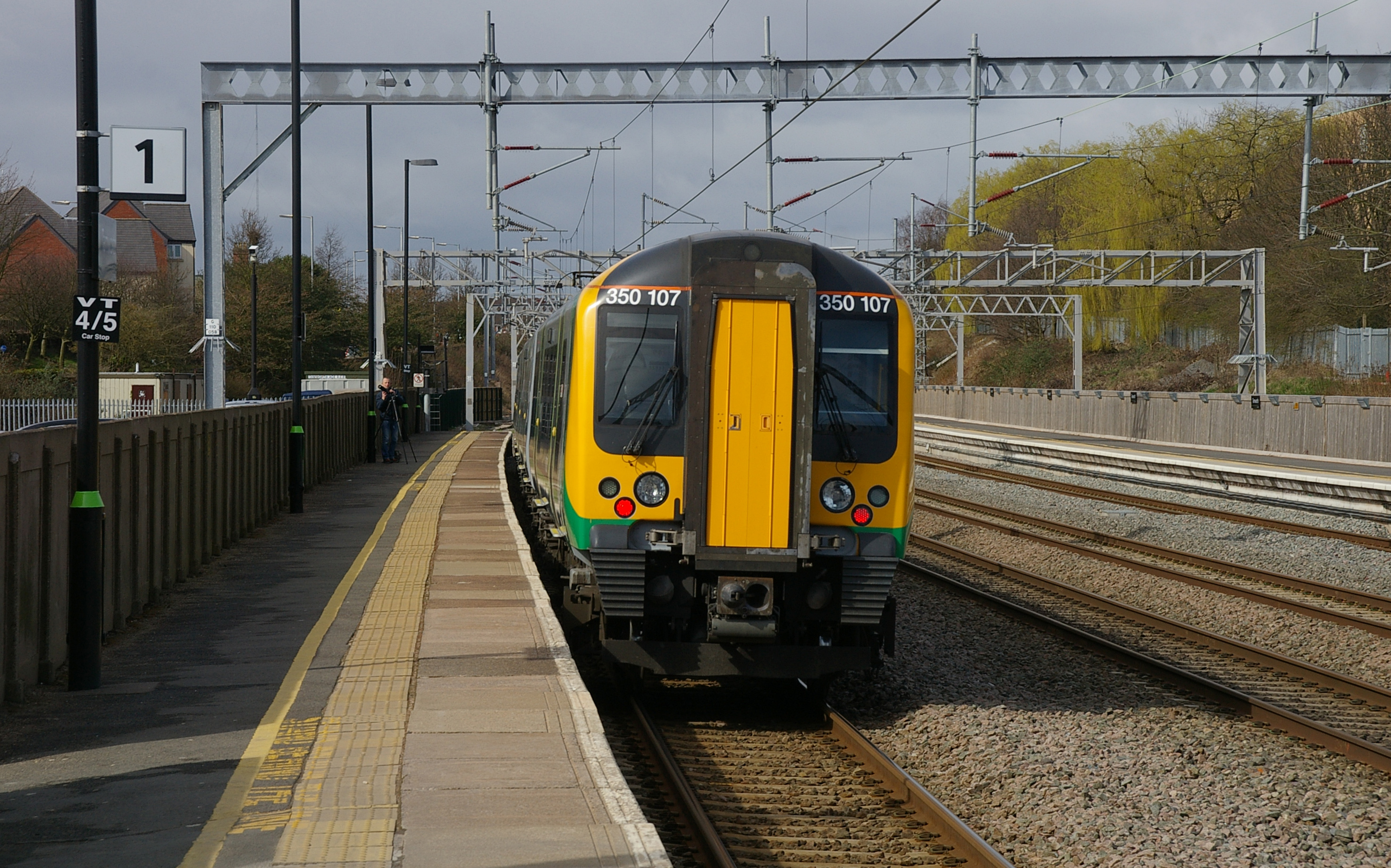 Tamworth railway station MMB 13 350107