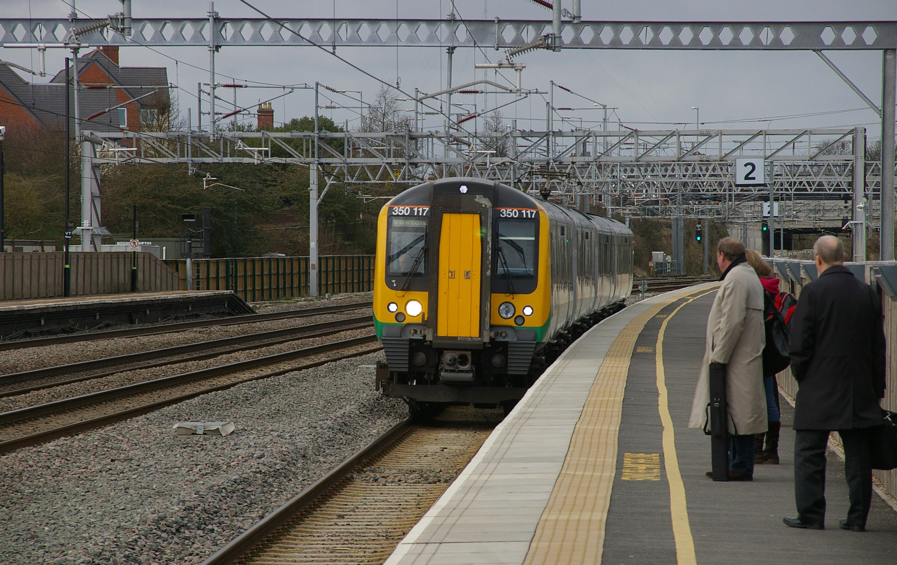 Tamworth railway station MMB 16 350117