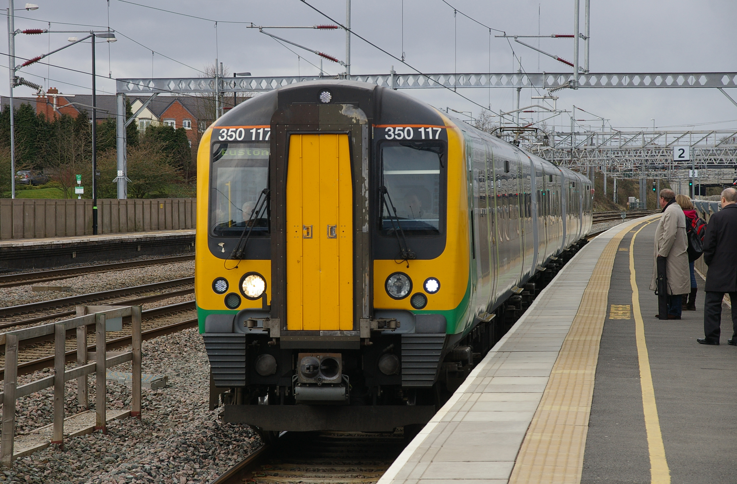 Tamworth railway station MMB 17 350117