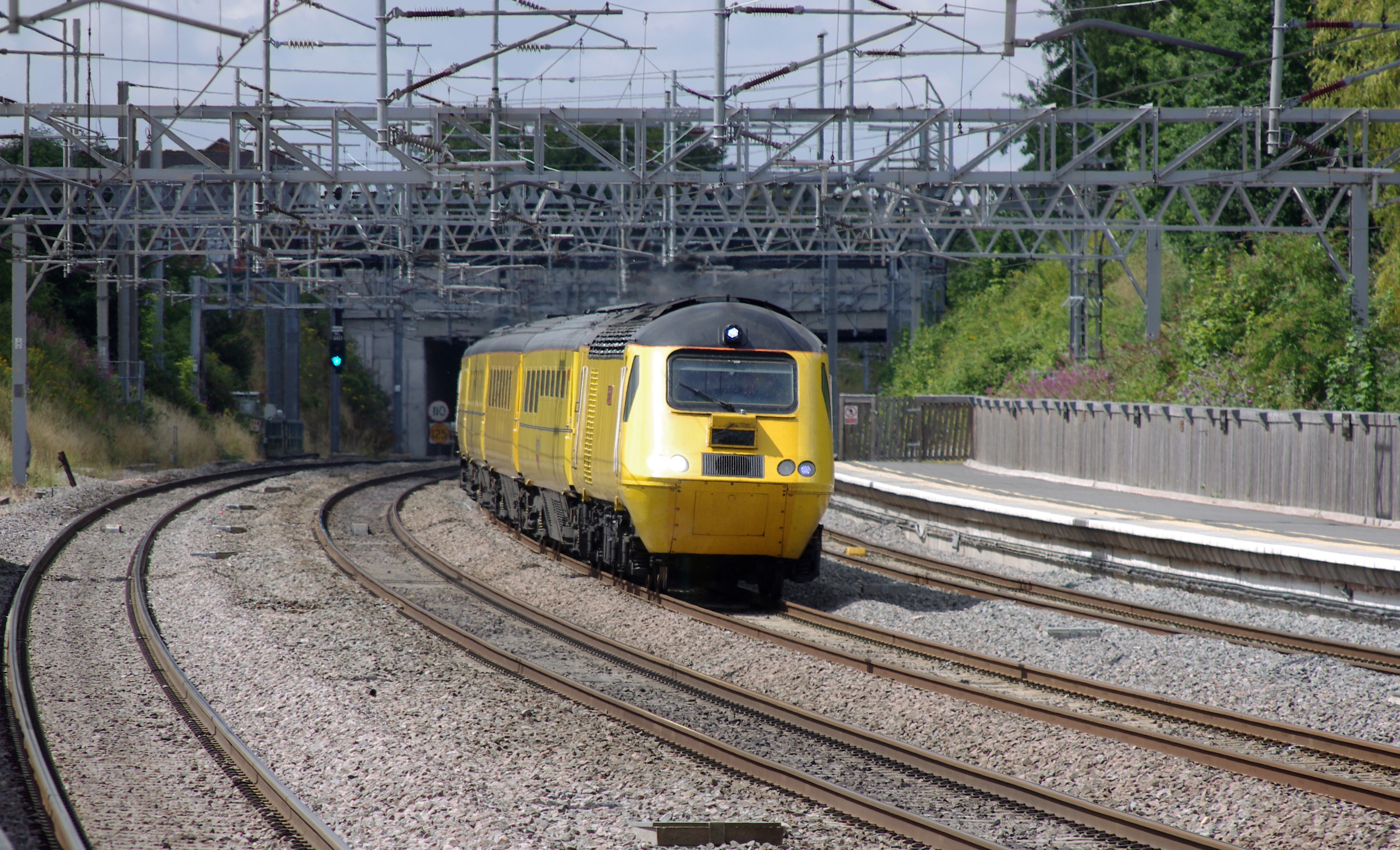 Tamworth railway station MMB 26 43062