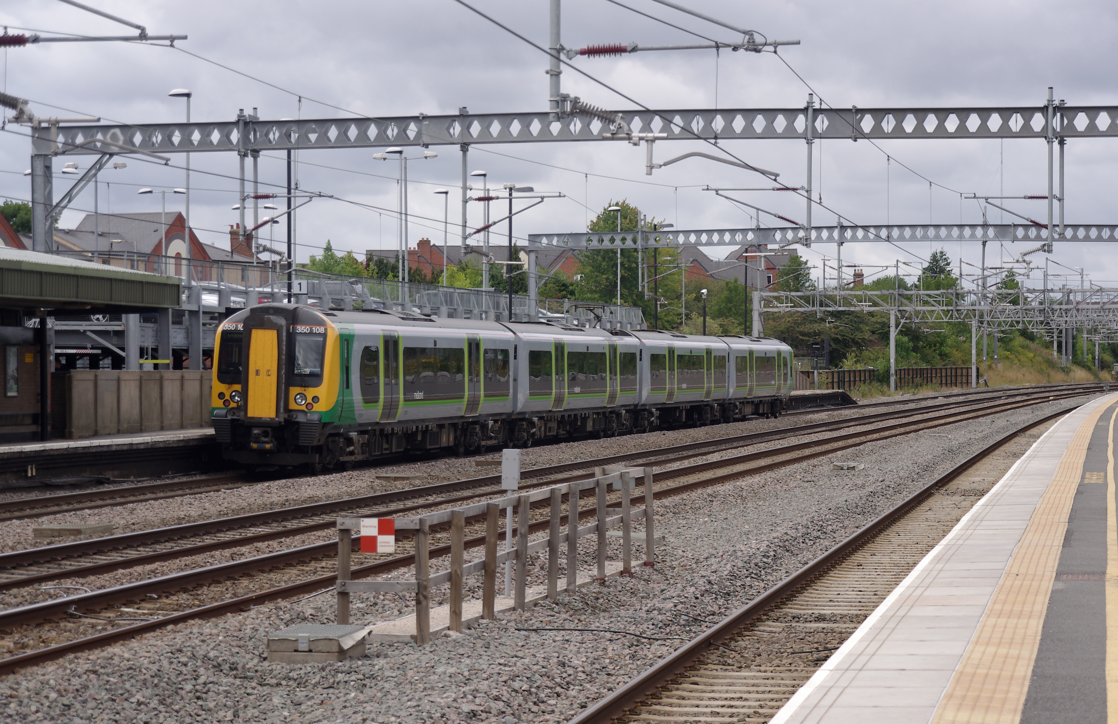 Tamworth railway station MMB 36 350108