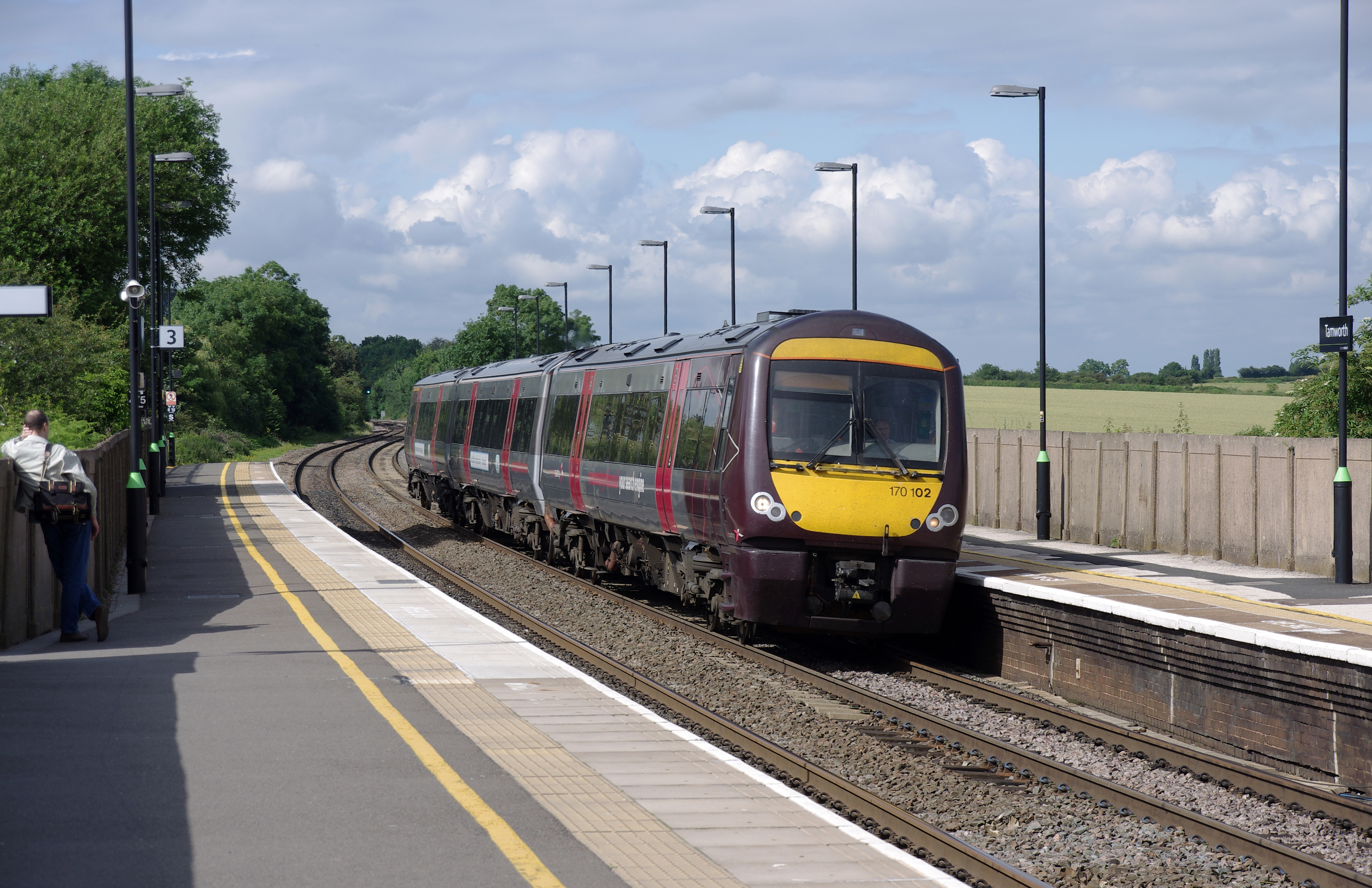 Tamworth railway station MMB 55 170102