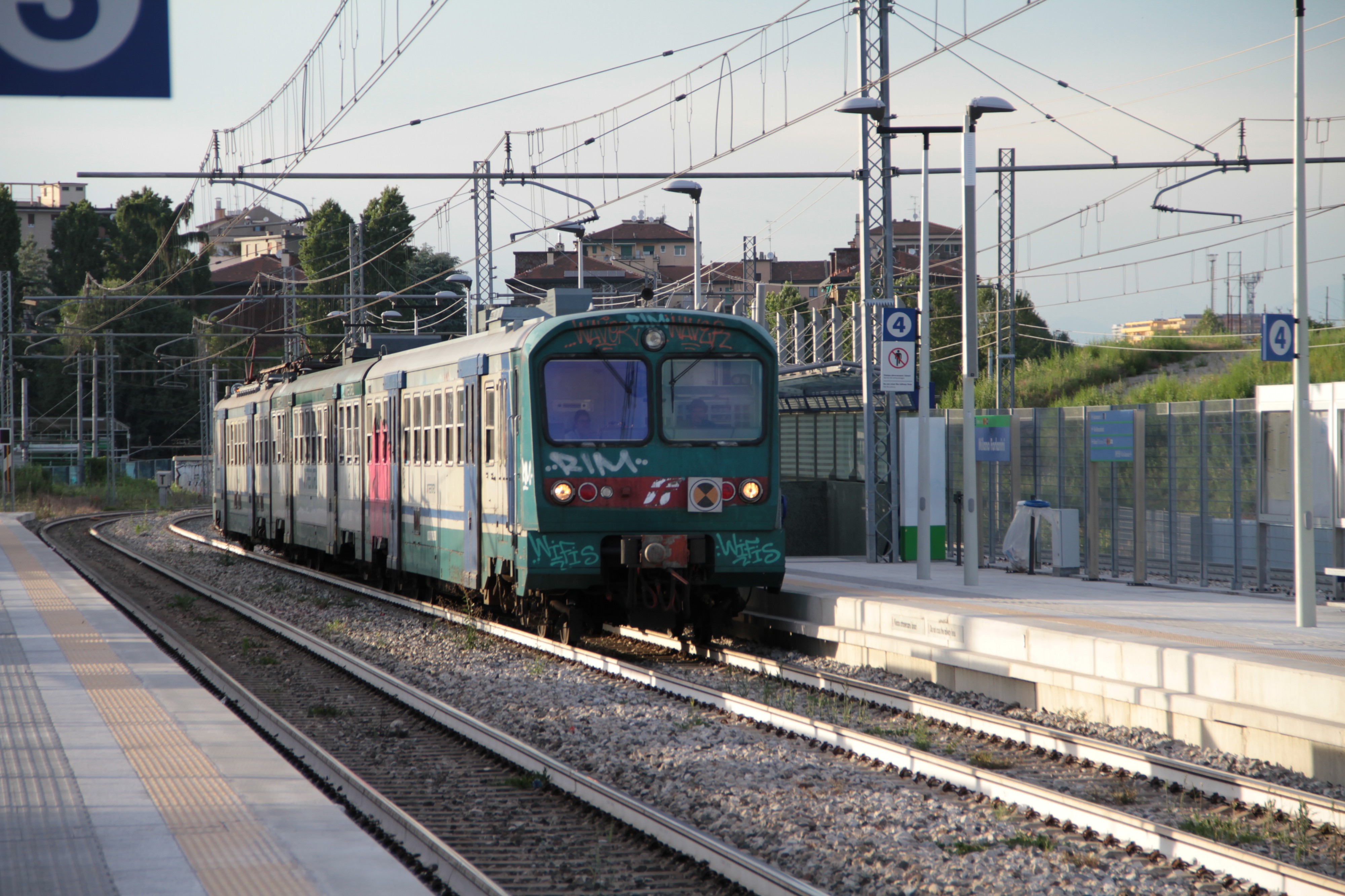 2016-06-21 Wikimania, Train station Milano Forlanini - Trenord (freddy2001) (03)