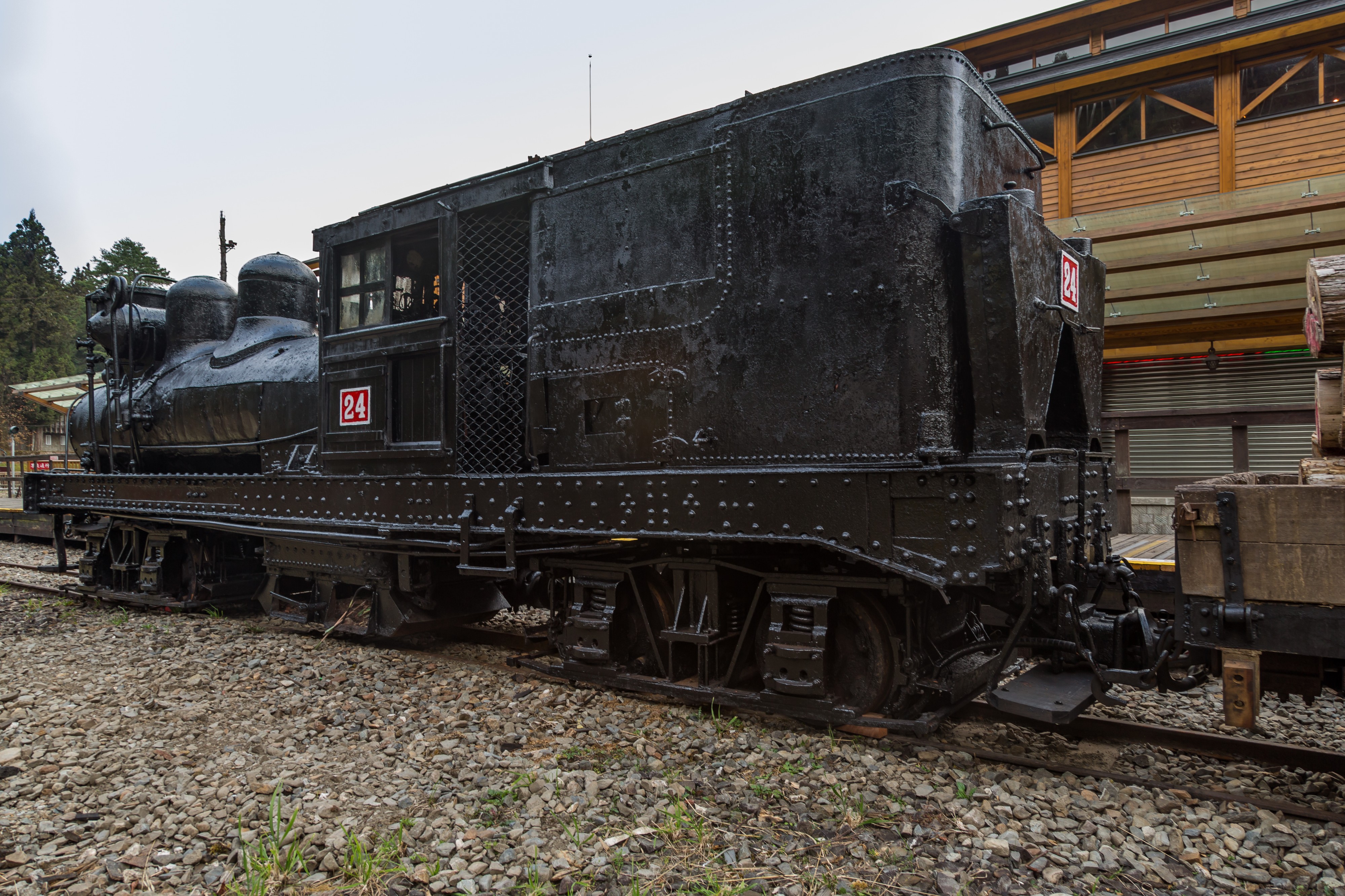 Alishan Taiwan Alishan-Forest-Railway-03a