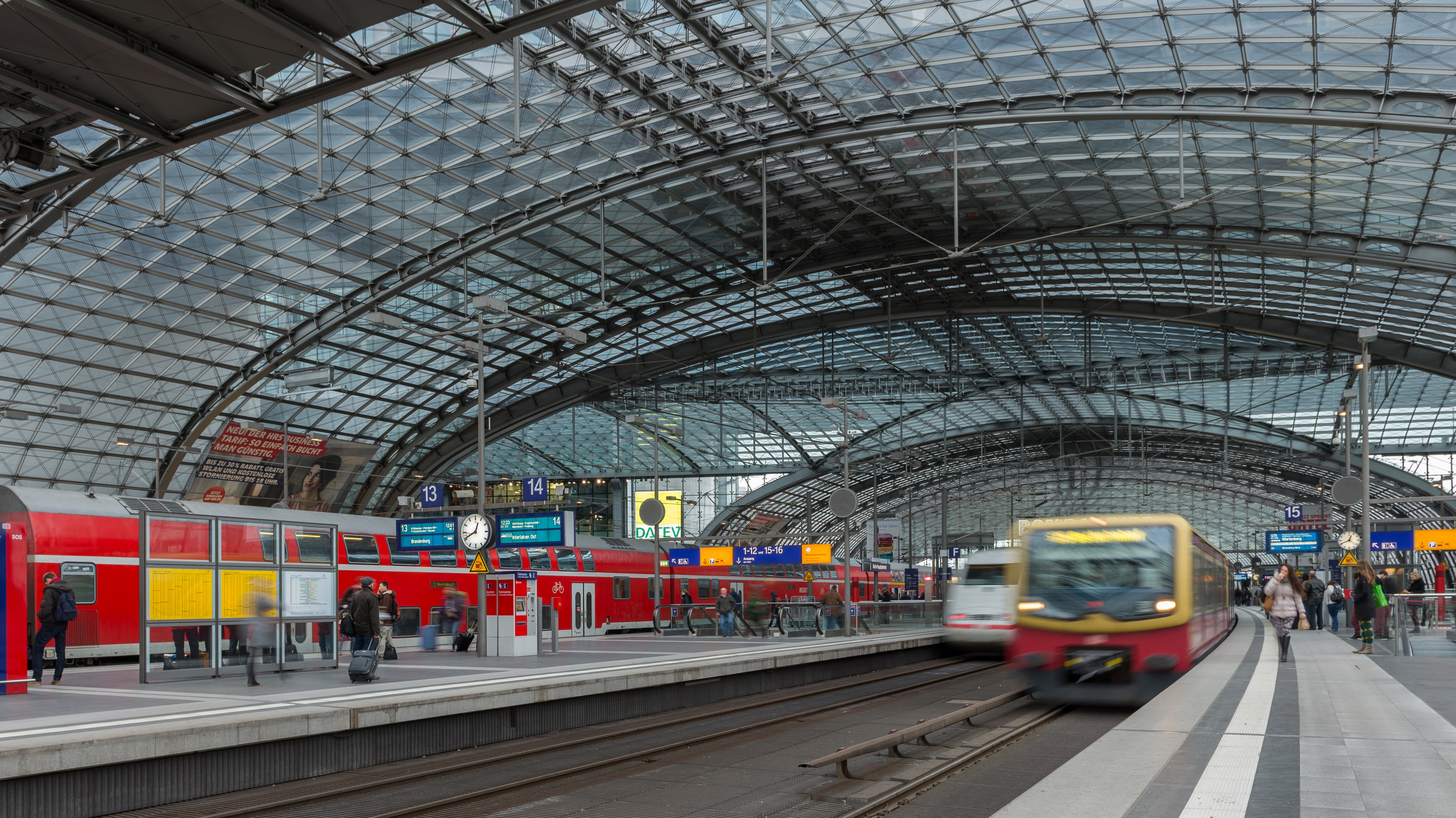 Berlin Hauptbahnhof November 2013 02