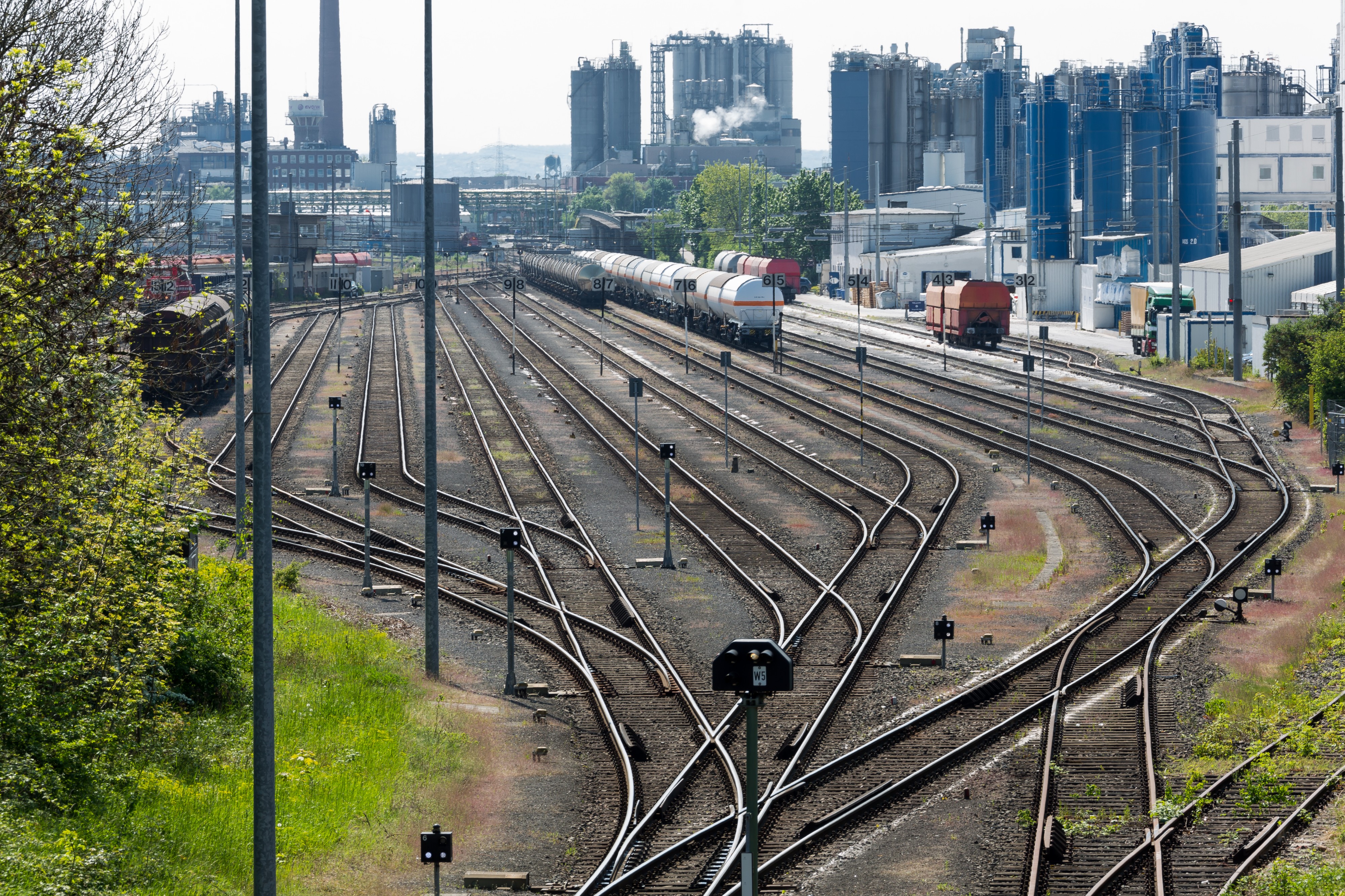 Godorf Cologne HGK-Marshalling-Yard-01