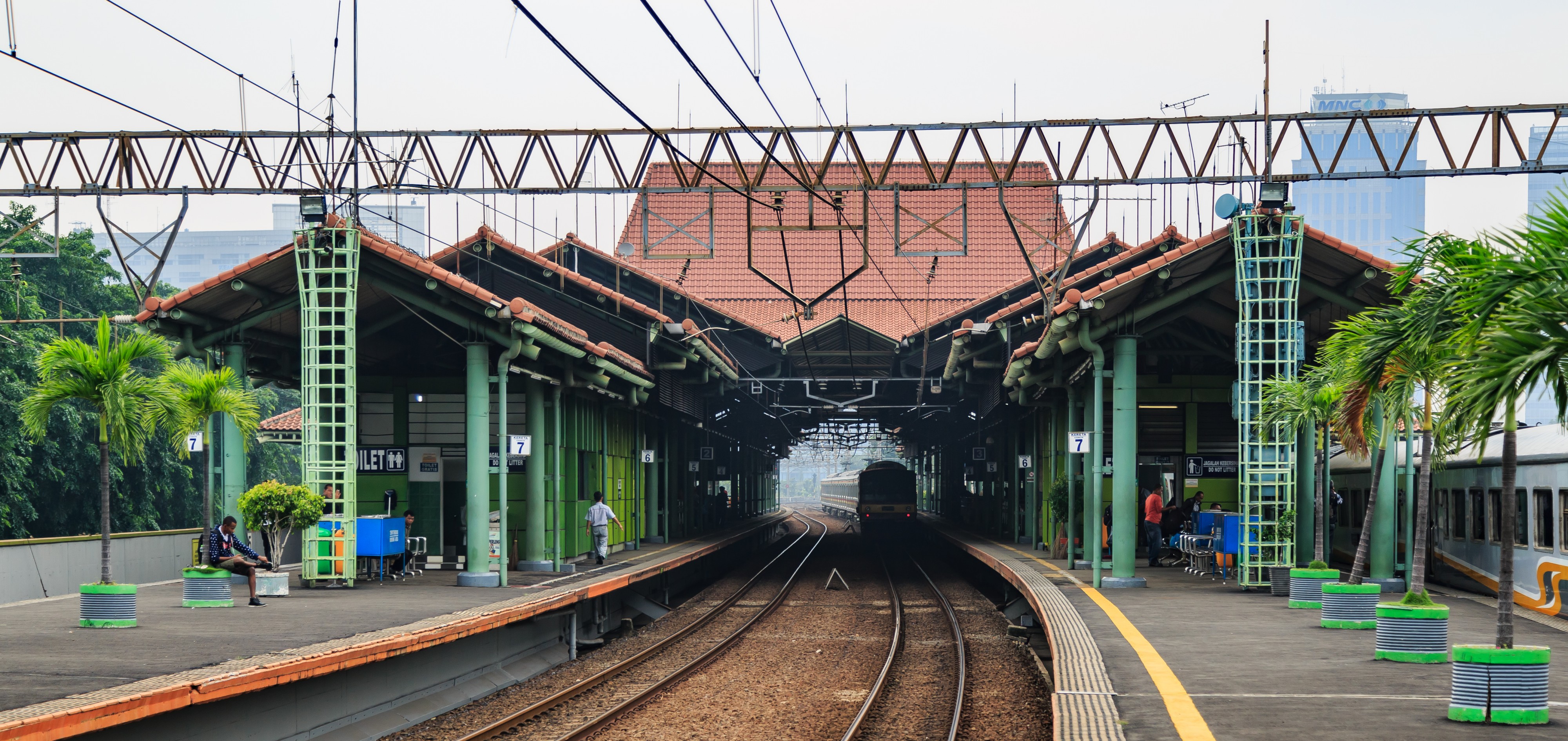 Jakarta Indonesia Stesen-Gambir-01