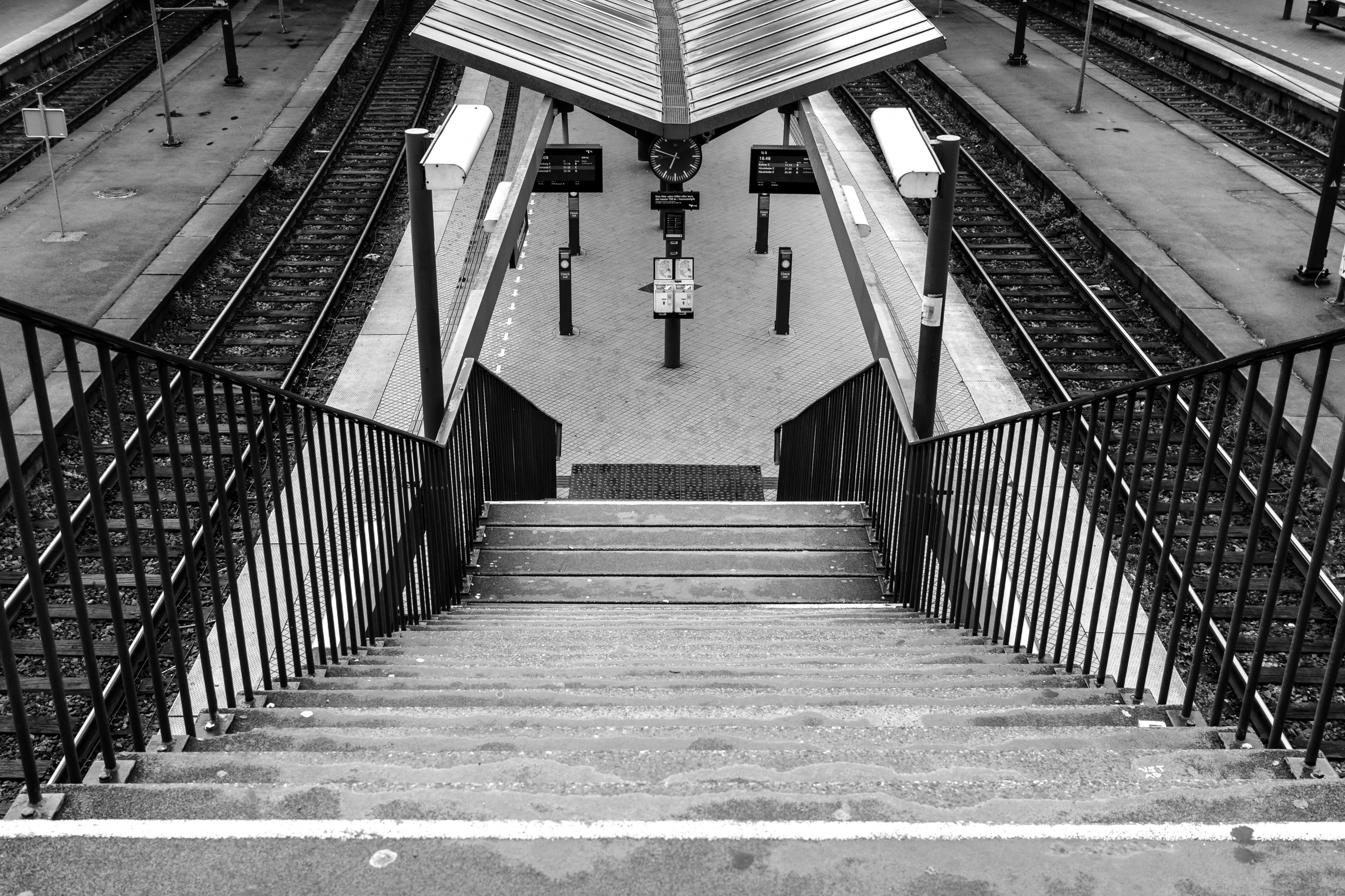 Kopenhagen (DK), Bahnhof -- 2017 -- 1672 (bw)