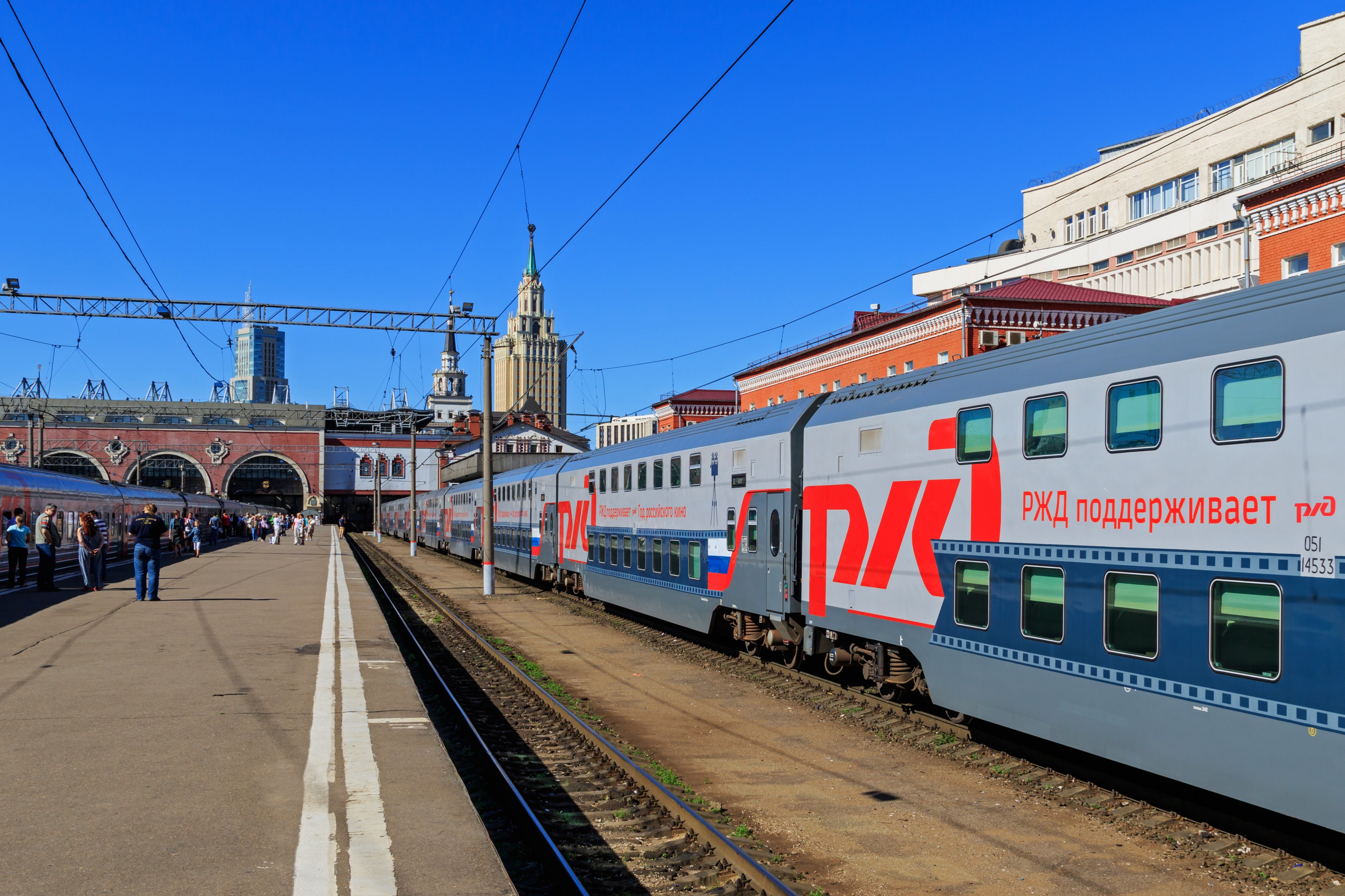 Moscow Kazansky Station TVZ doubledecker train 08-2016 img1