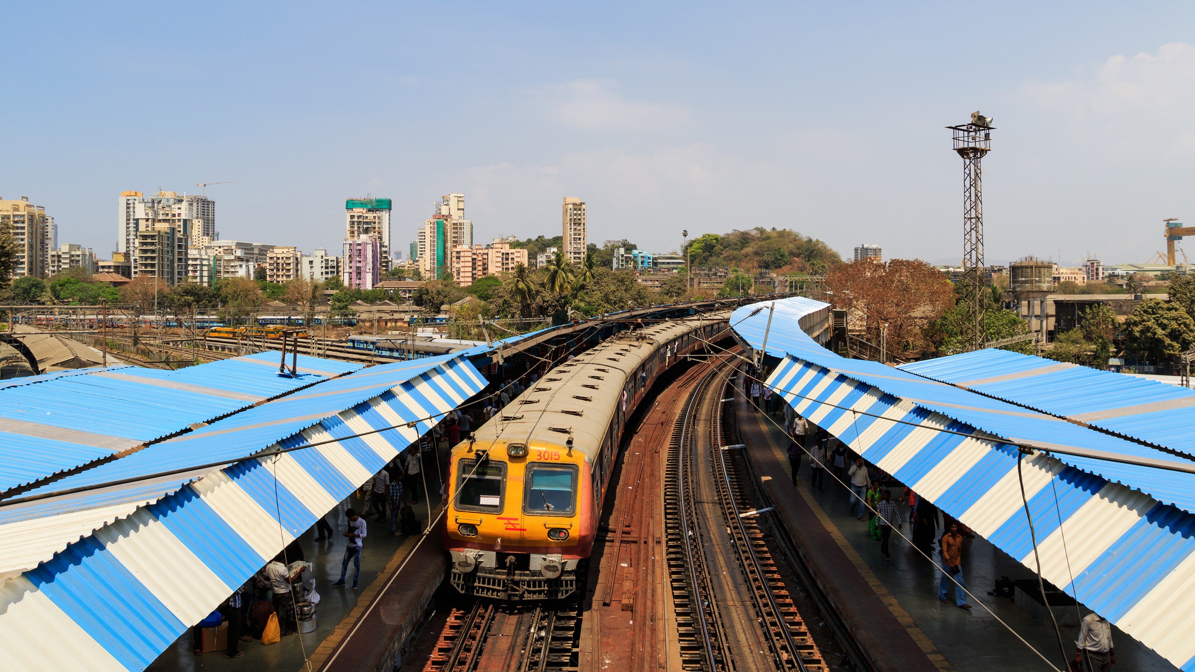 Mumbai 03-2016 60 Sandhurst Road station