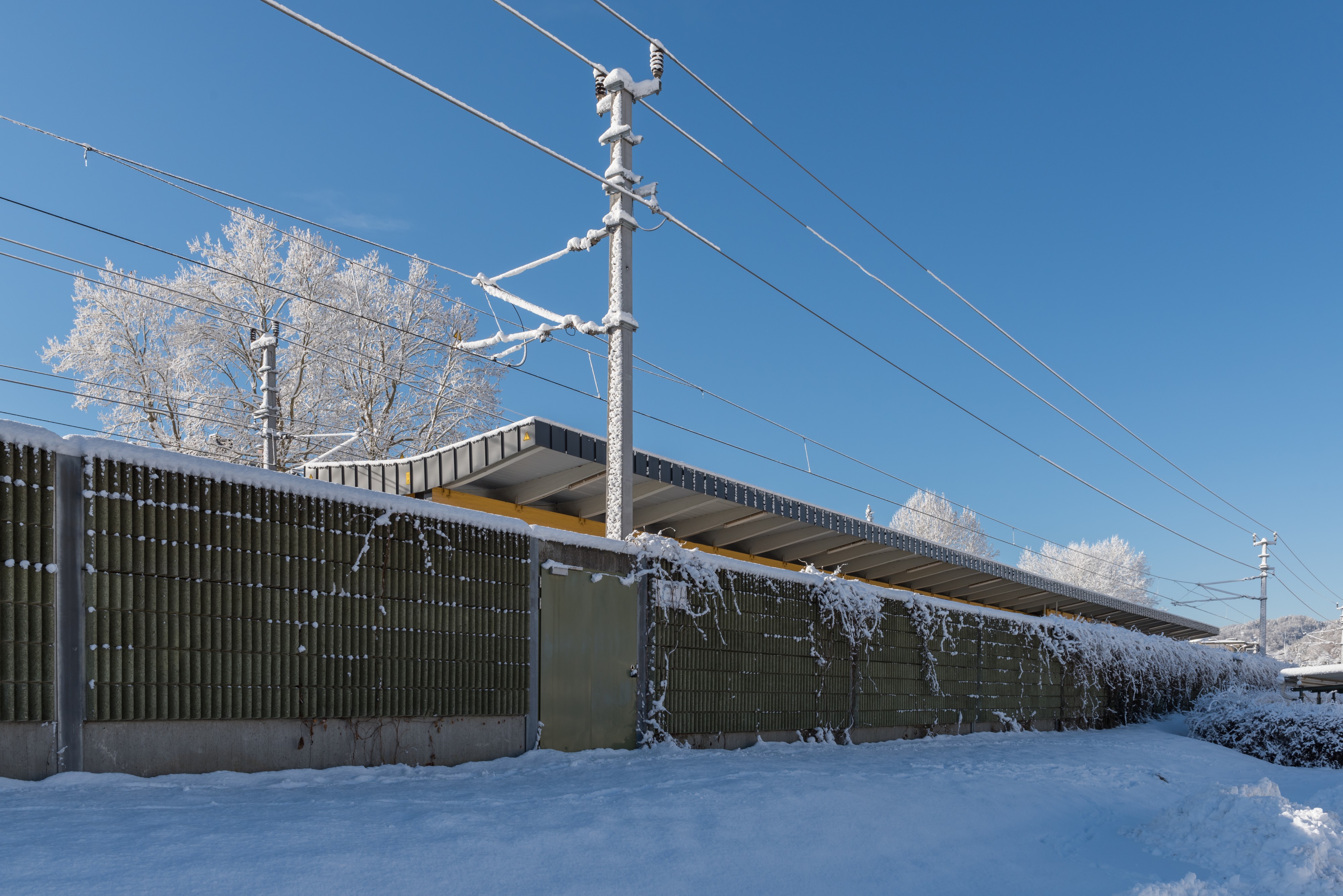 Poertschach Bahnhofplatz OEBB-Bahnhof 14012017 6046
