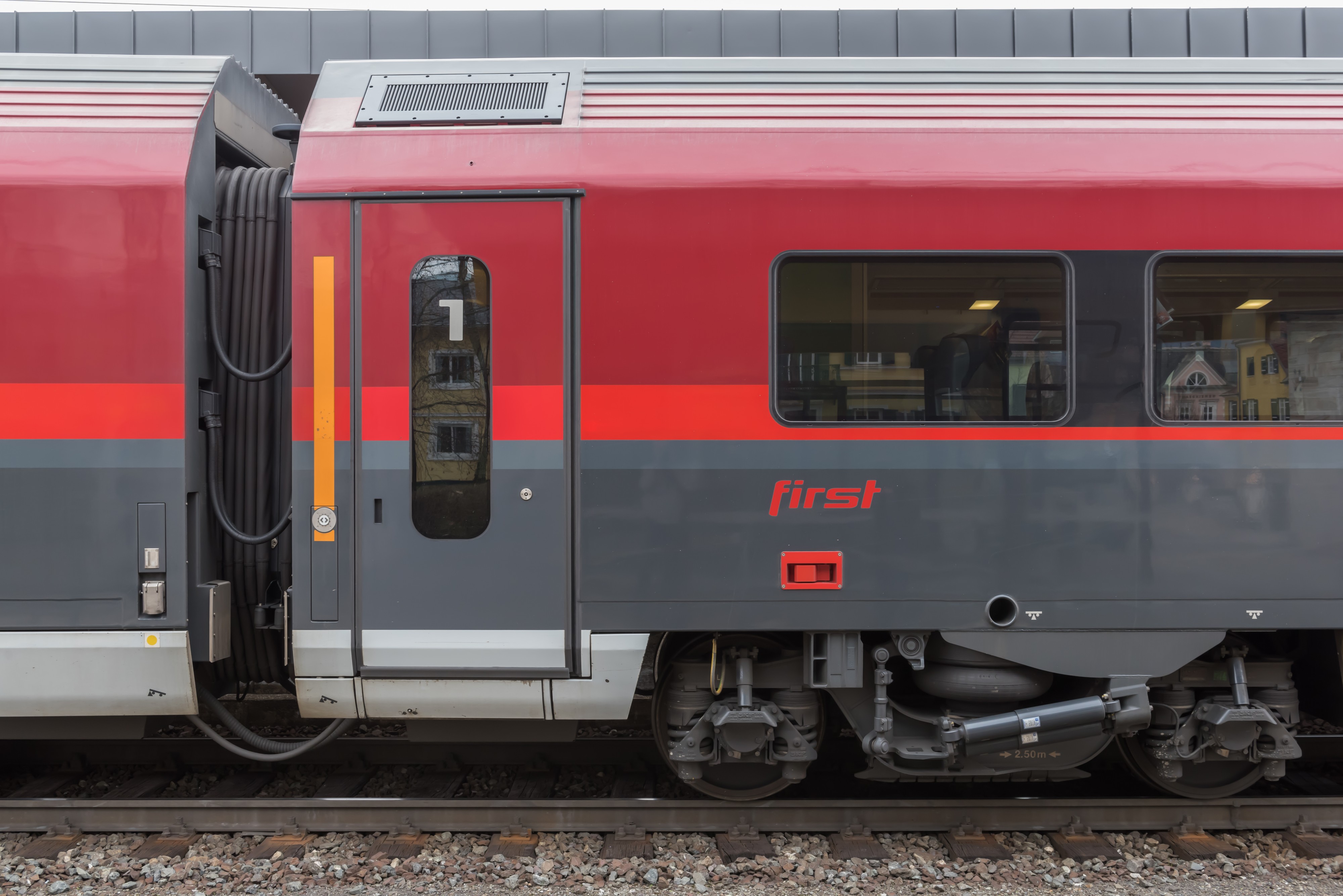 Poertschach Drautalbahn II Bahnhof Railjet-Waggon-Ausschnitt 23032016 1108
